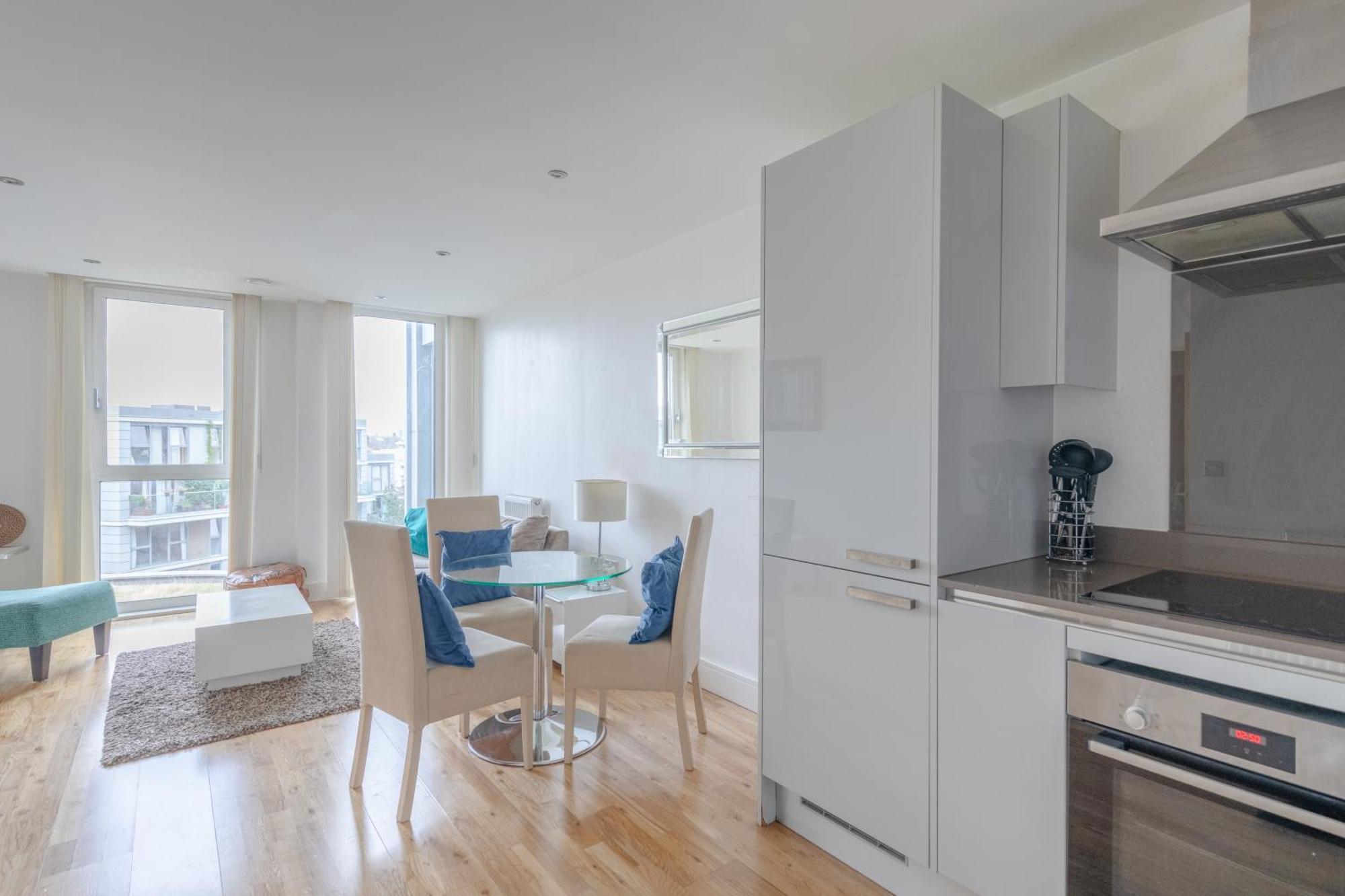 Sleek & Sunny 1bd Flat Near Greenwhich - Deptford! Apartment