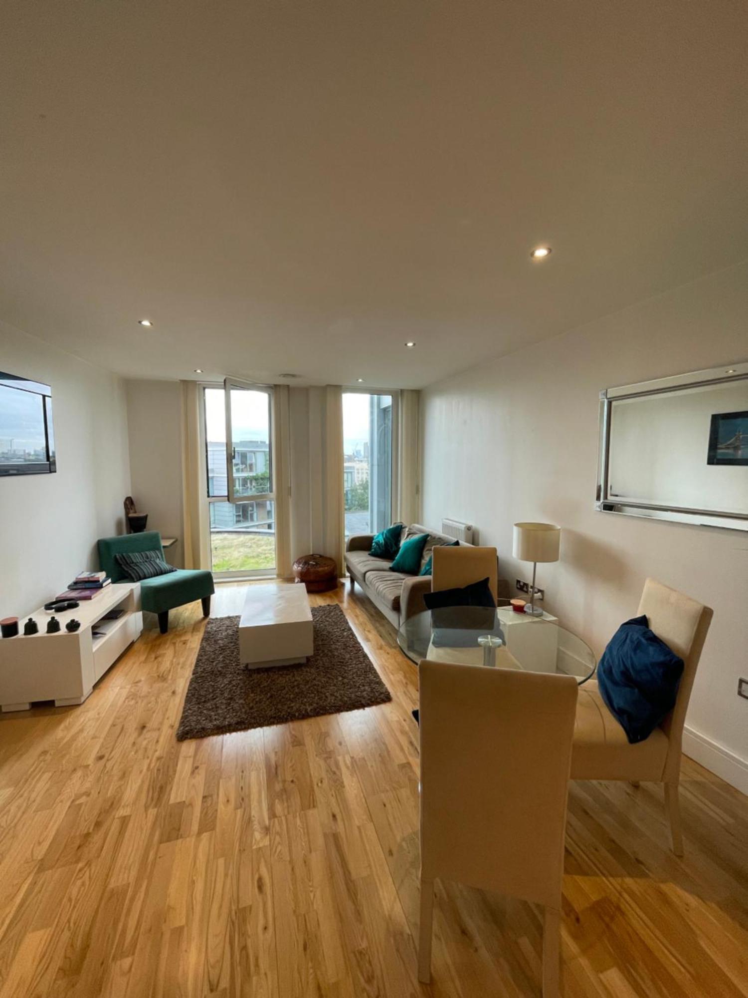 Sleek & Sunny 1bd Flat Near Greenwhich - Deptford! Apartment