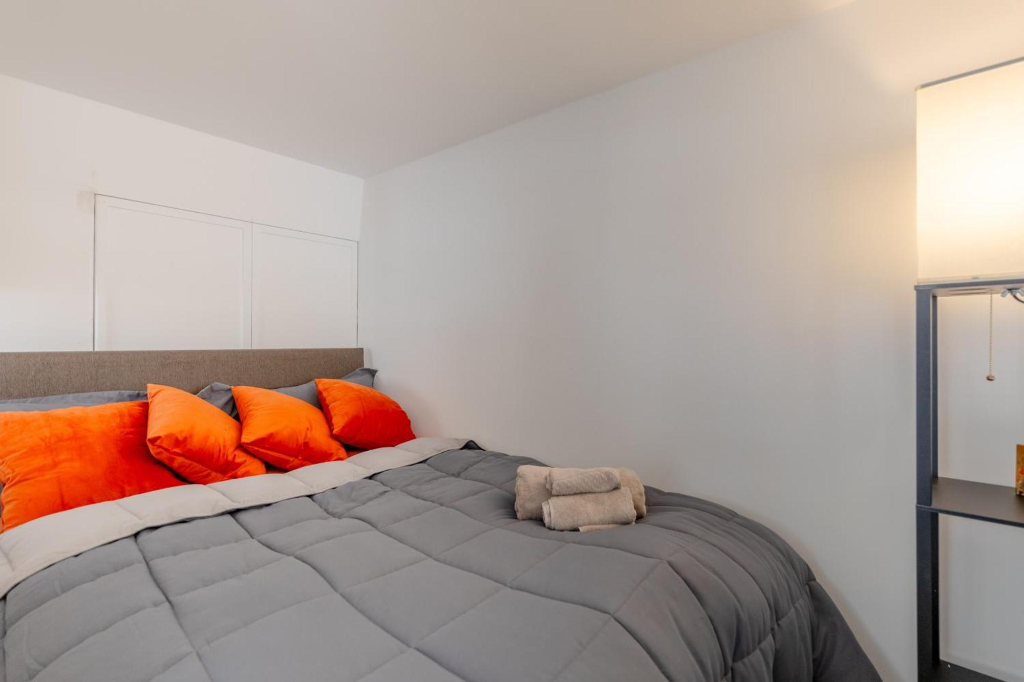 Apartment Luxurious & Chic 2bd Warehouse Flat - Old Street!