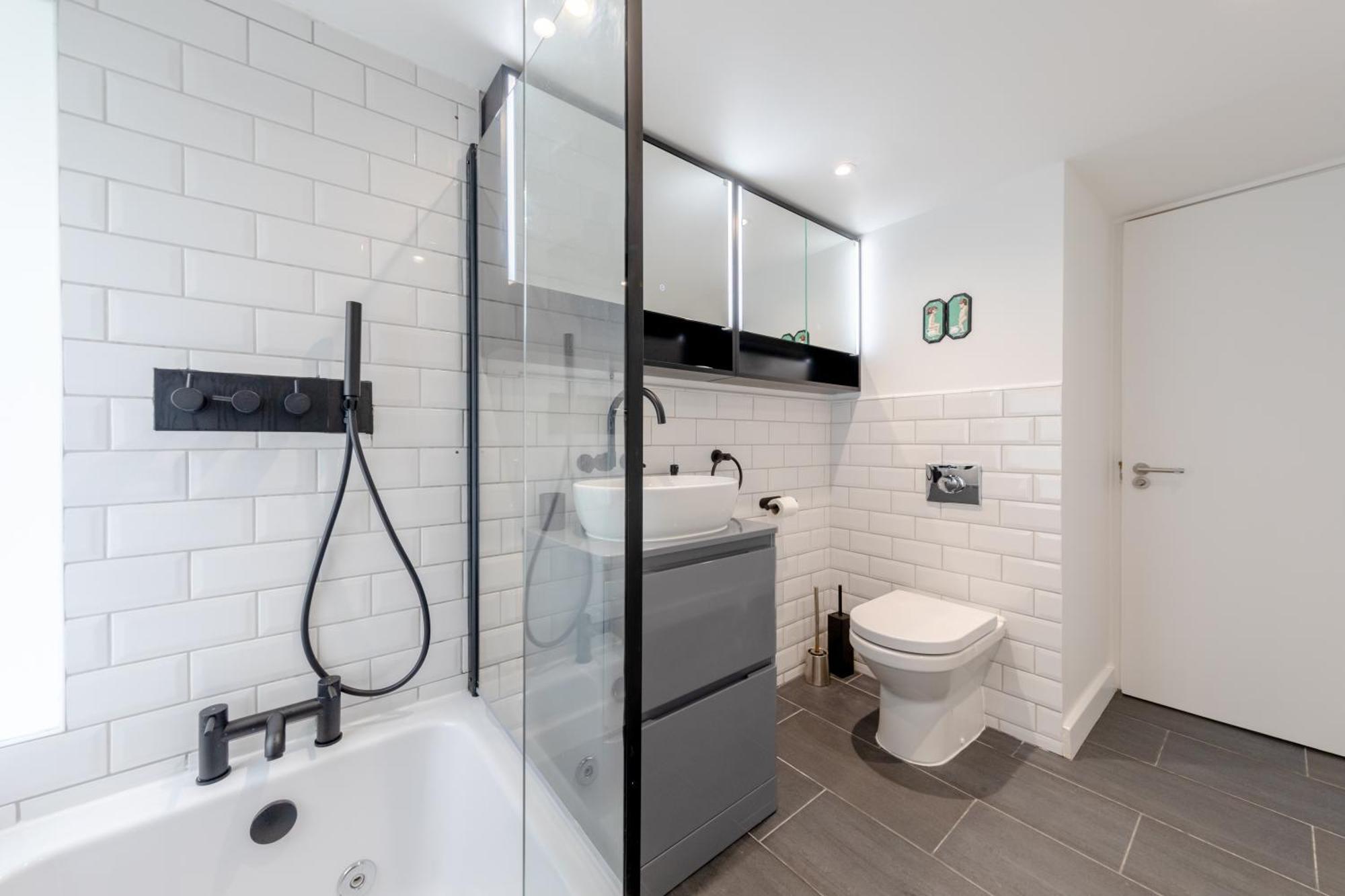 Luxurious & Chic 2bd Warehouse Flat - Old Street! *