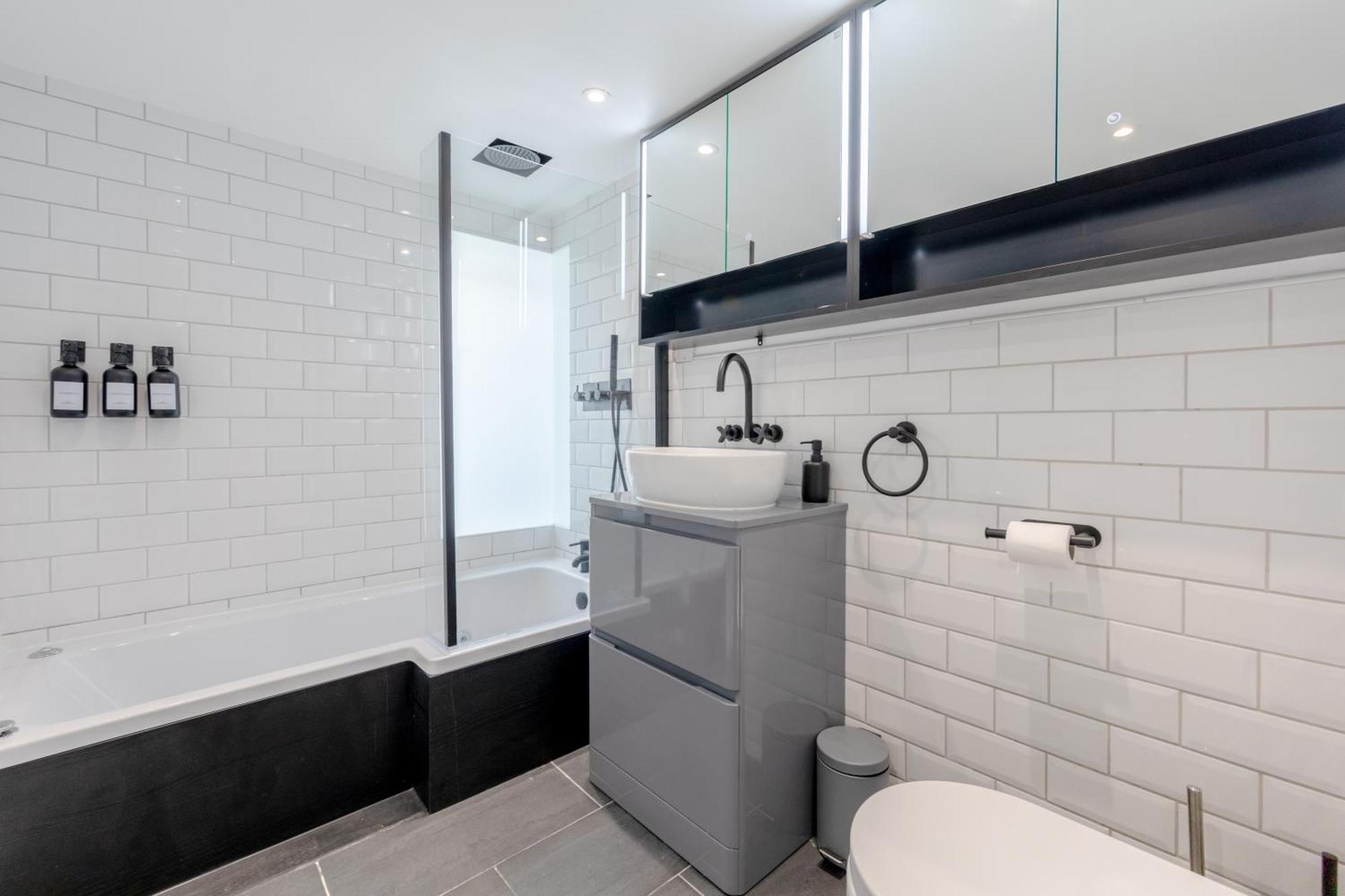 Apartment Luxurious & Chic 2bd Warehouse Flat - Old Street!