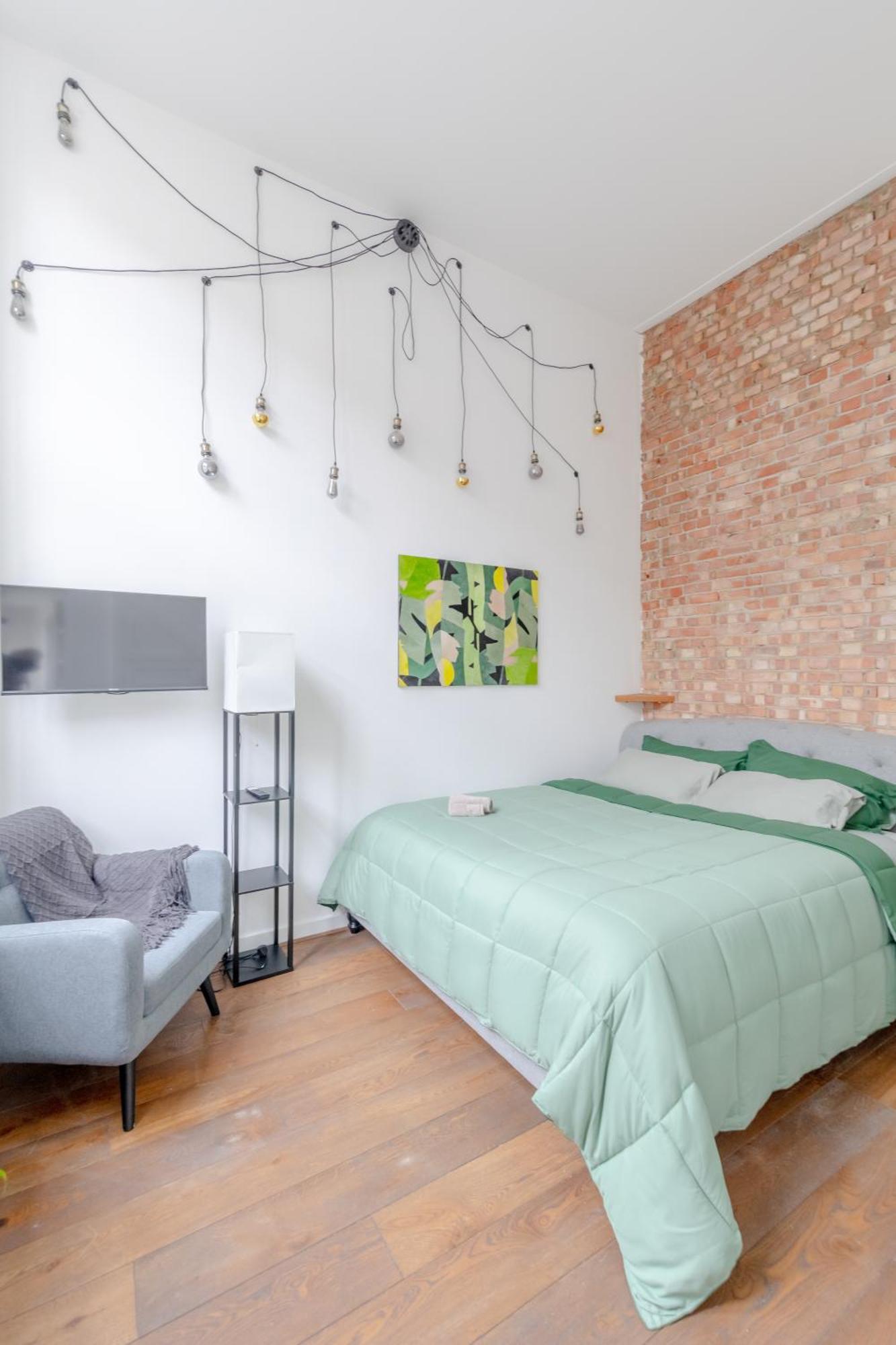 Luxurious & Chic 2bd Warehouse Flat - Old Street! London