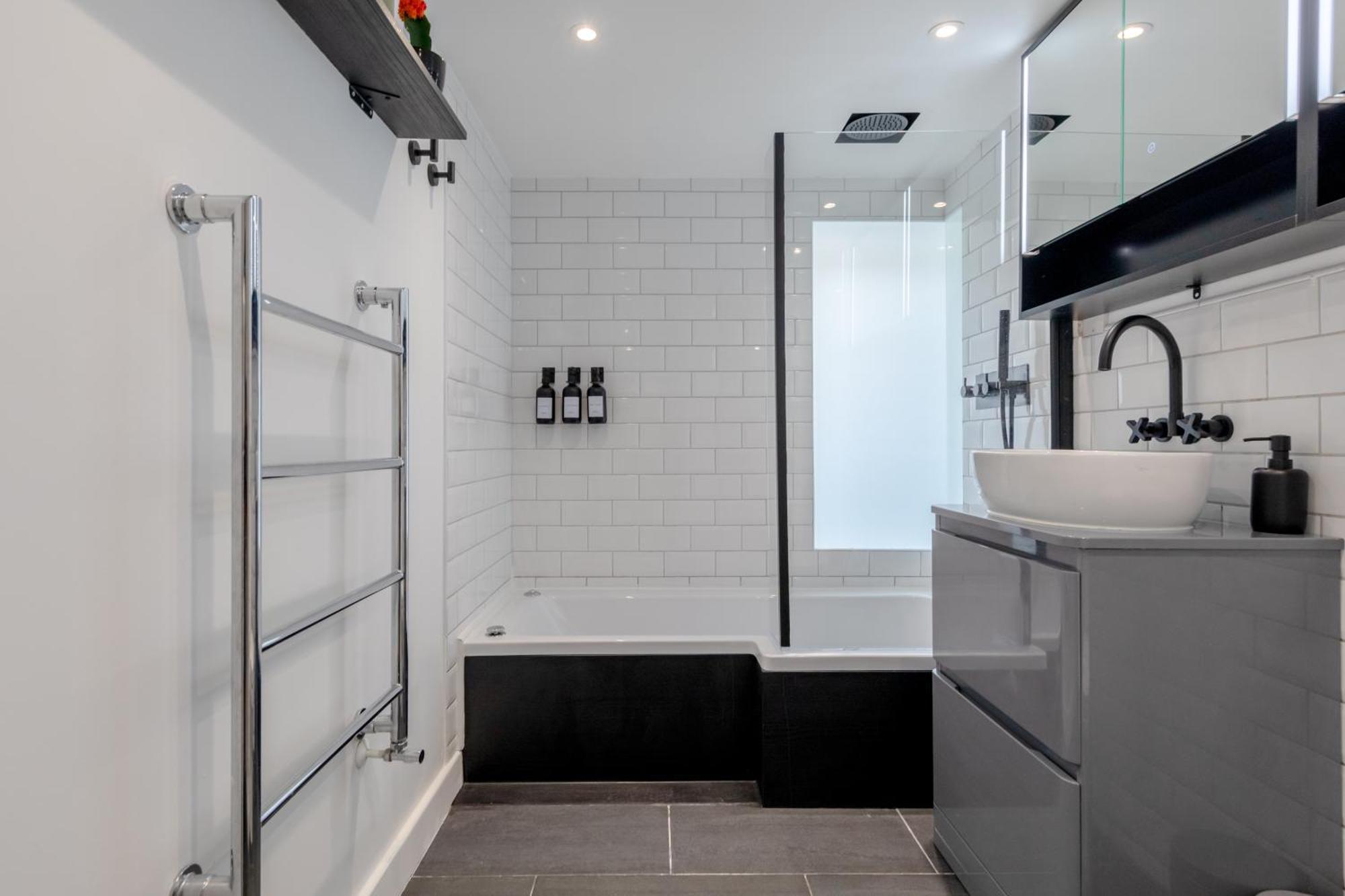 Luxurious & Chic 2bd Warehouse Flat - Old Street! Apartment