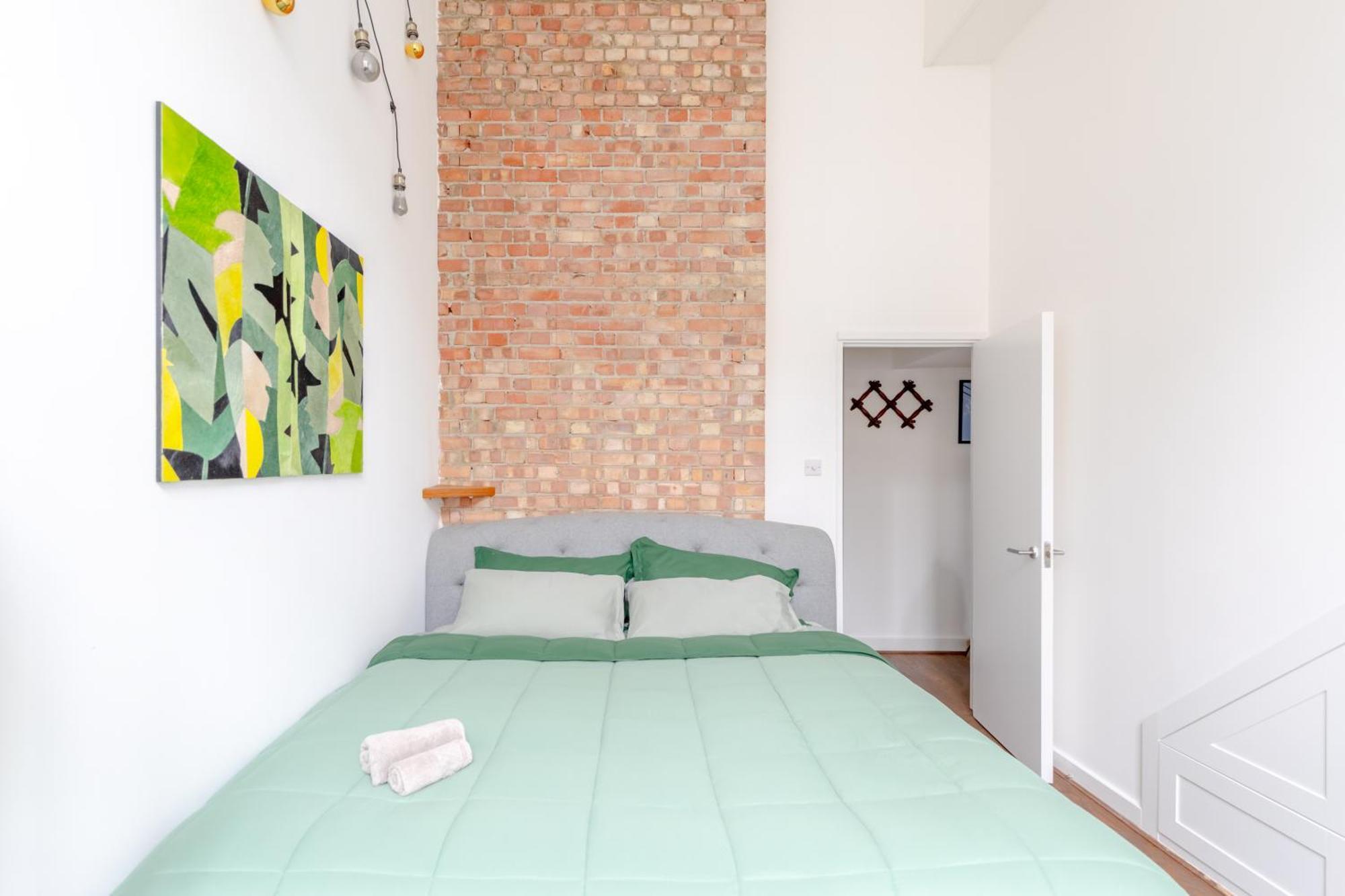 Luxurious & Chic 2bd Warehouse Flat - Old Street! *