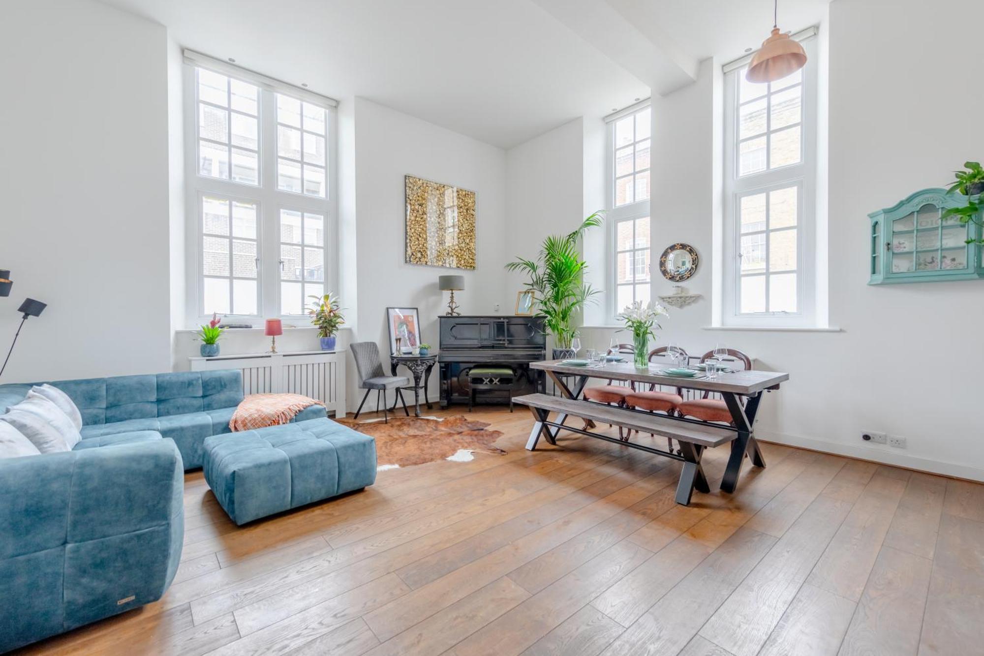 Luxurious & Chic 2bd Warehouse Flat - Old Street! London