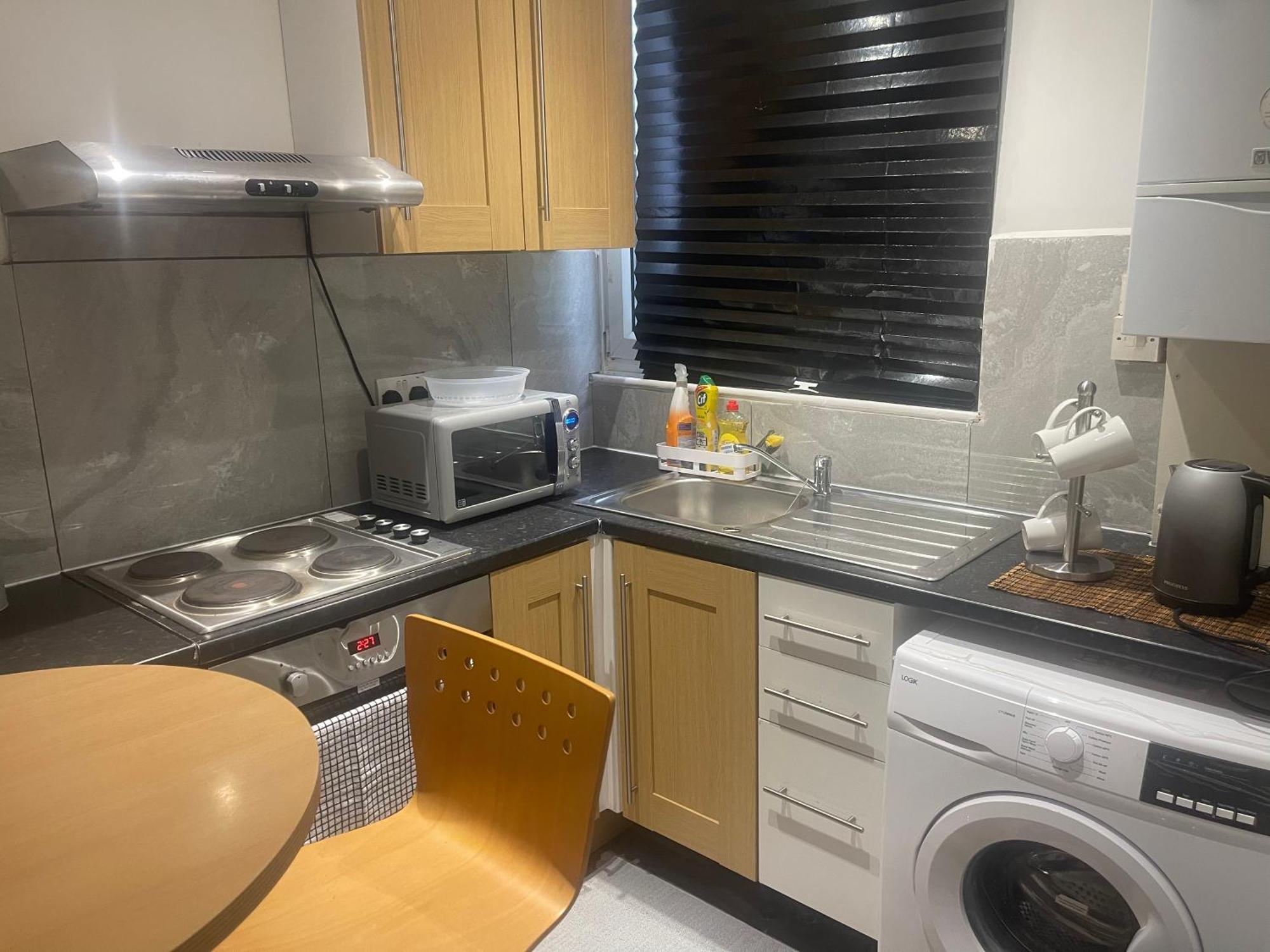 Impeccable 1-bed In Apartment London