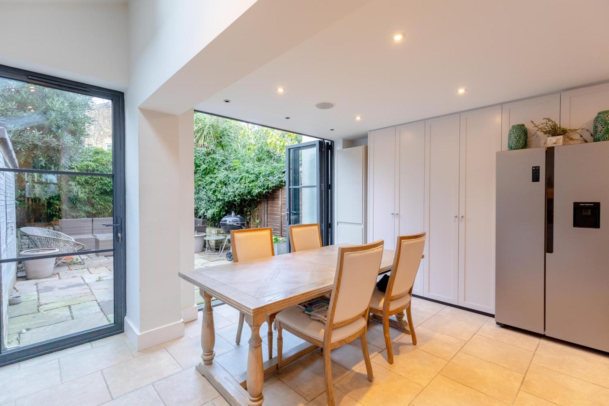 Apartment Secluded & Serene 3bd Family - Wandsworth!