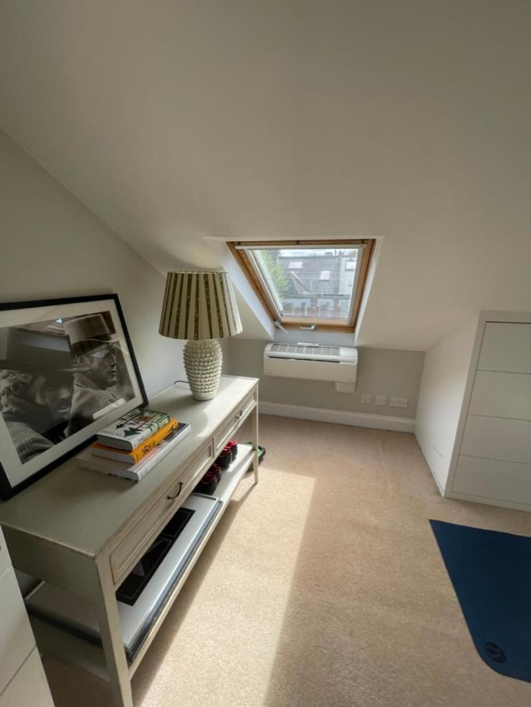 Apartment Secluded & Serene 3bd Family - Wandsworth!
