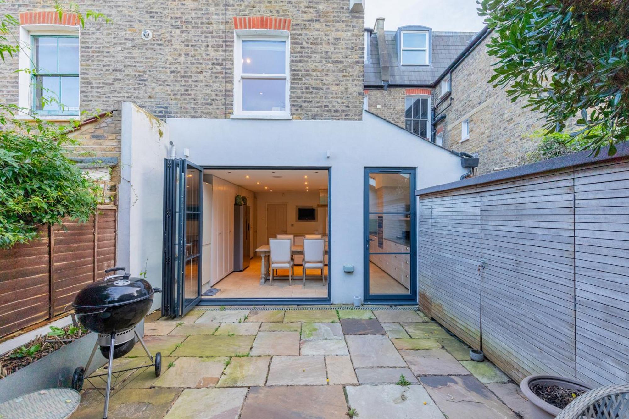 Secluded & Serene 3bd Family - Wandsworth! * London