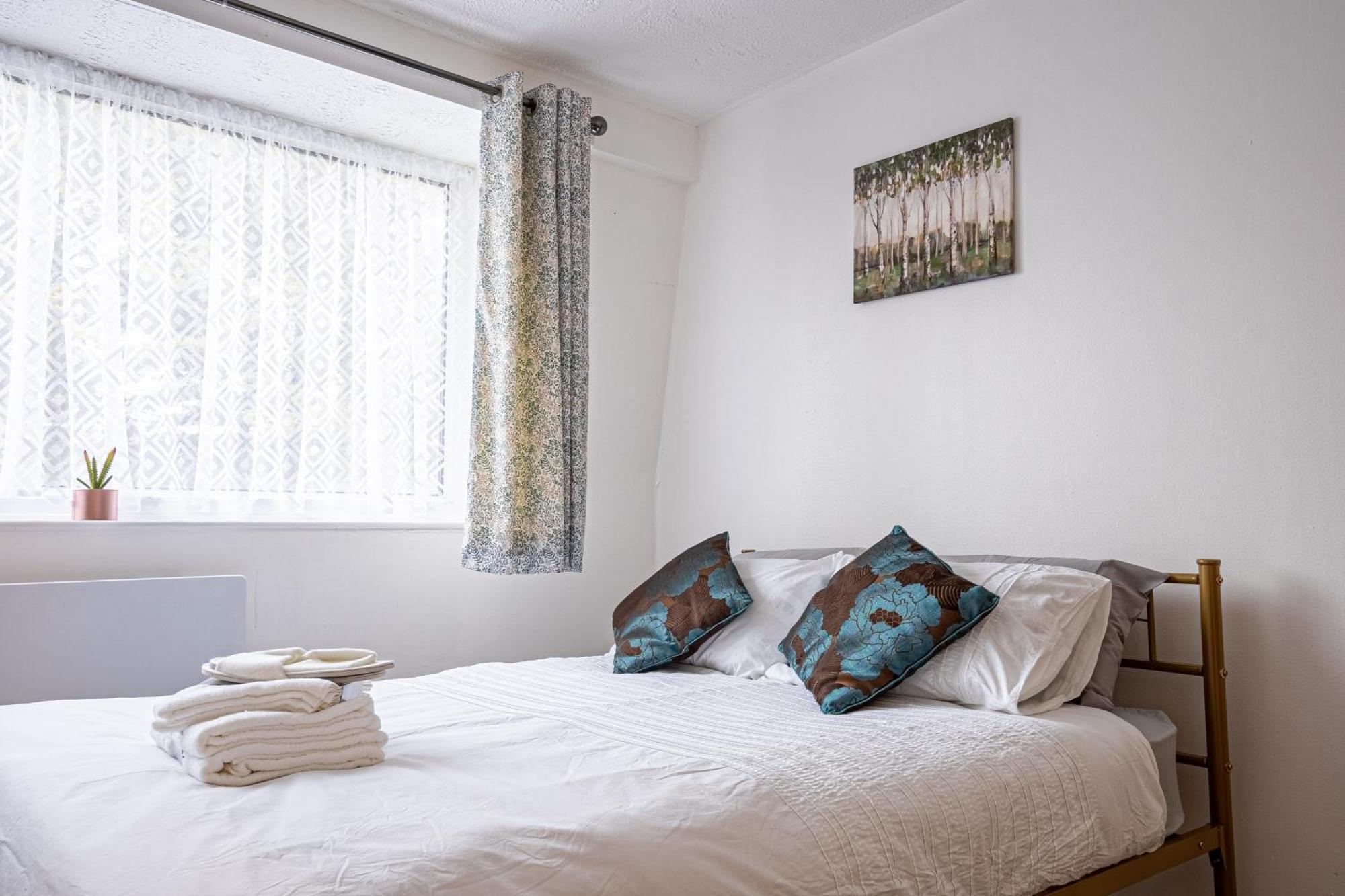Docklands Near Excel And Airport 2 Double Ensuites For Up To 4 People Homestay