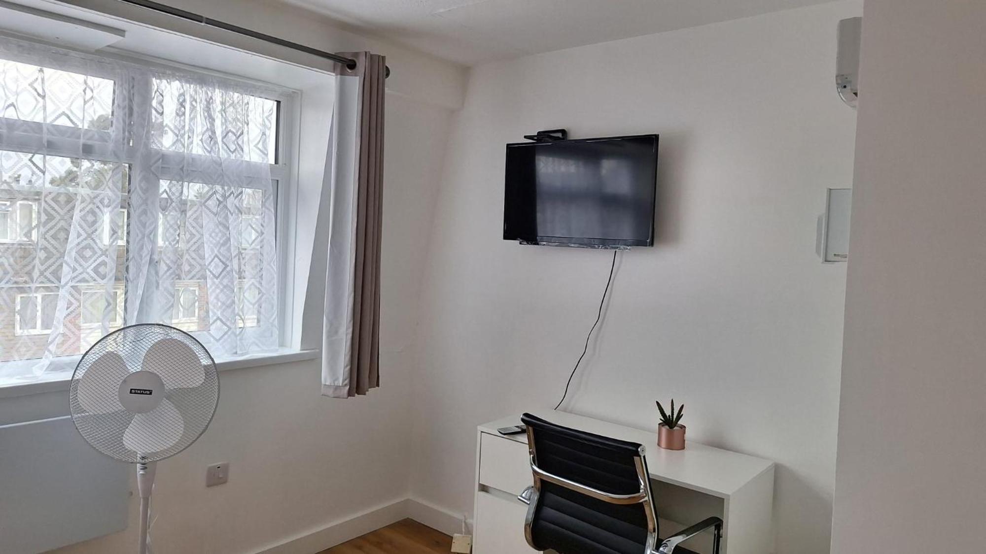 Docklands Near Excel And Airport 2 Double Ensuites For Up To 4 People *