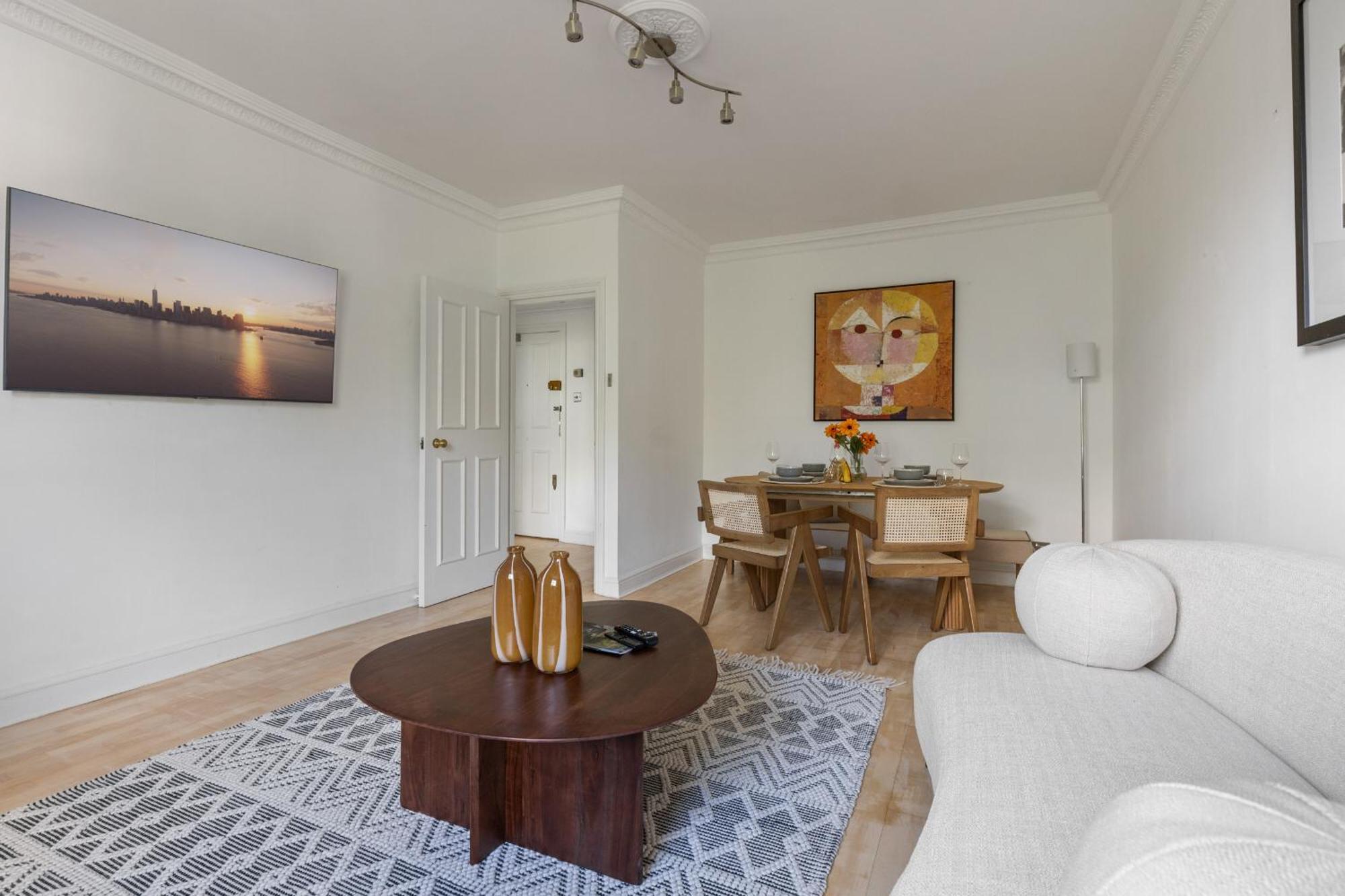 The South Kensington Palace By La Reserve Apartment *