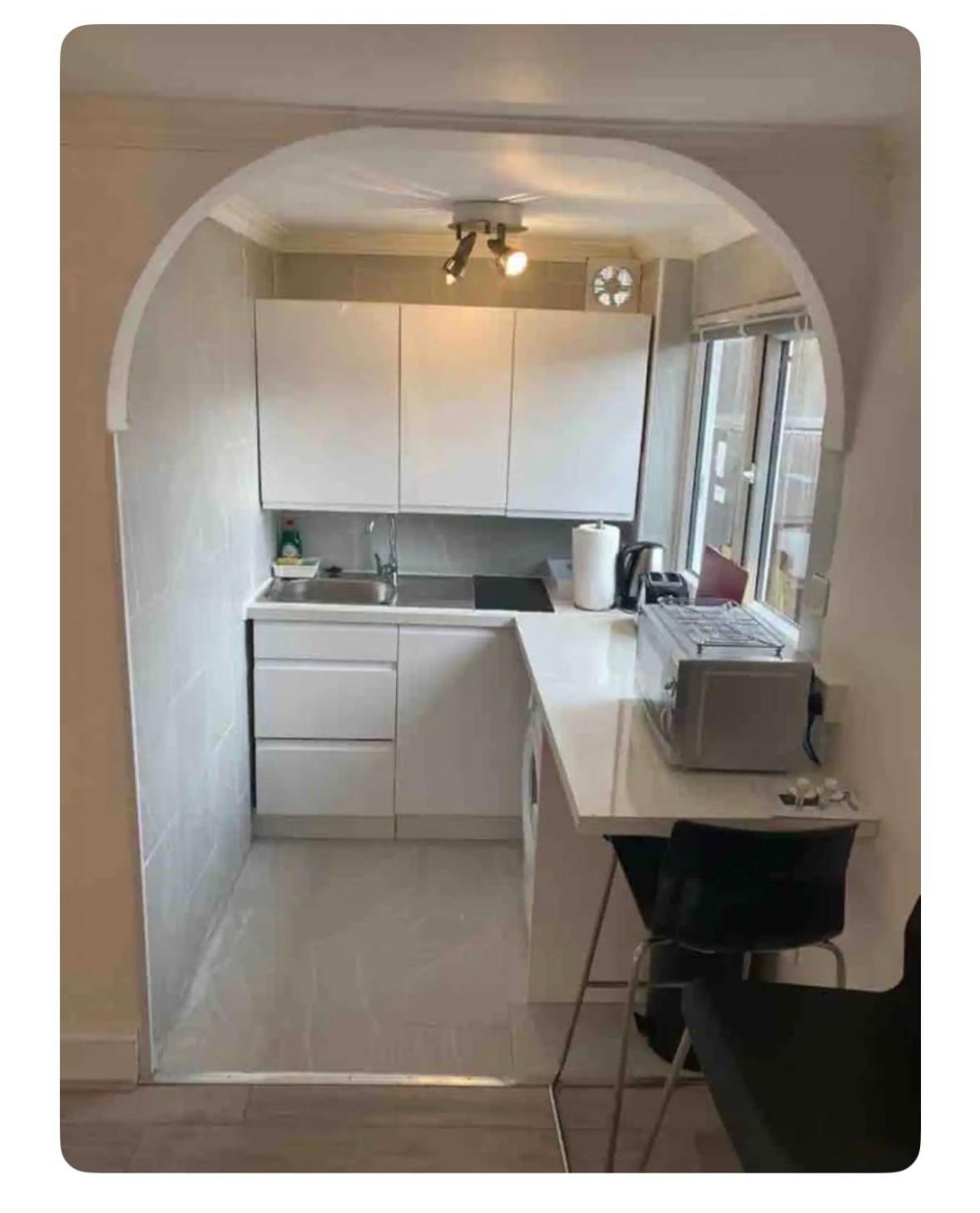 Outhouse Fully Equipped London