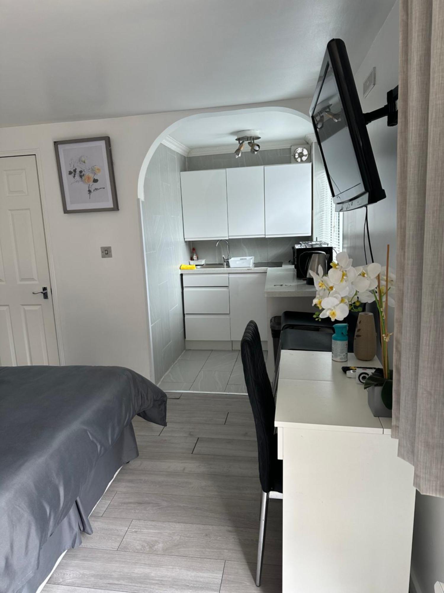 Guest house Outhouse Fully Equipped