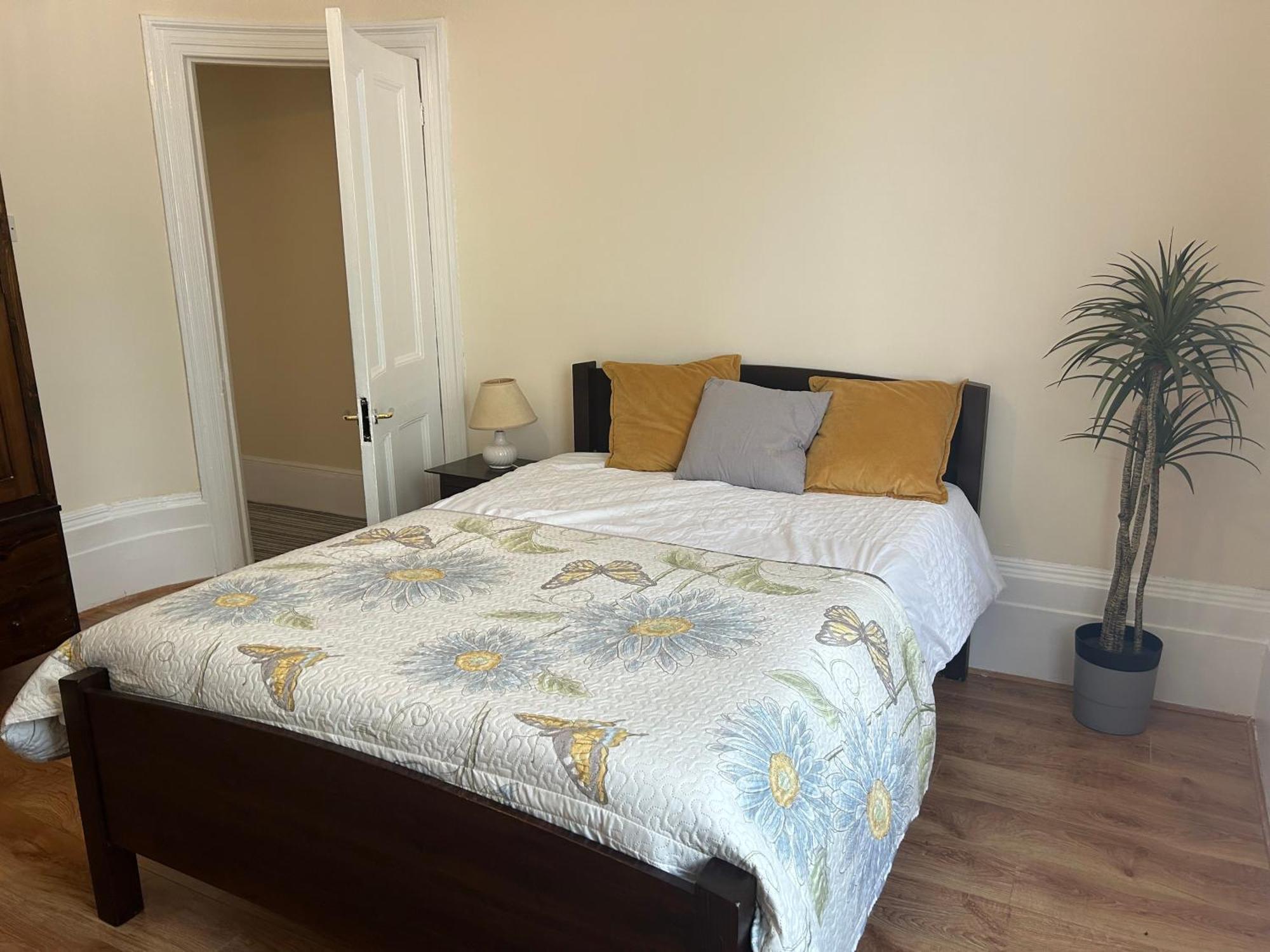 Apartment Charming 2 Bedroom Family *