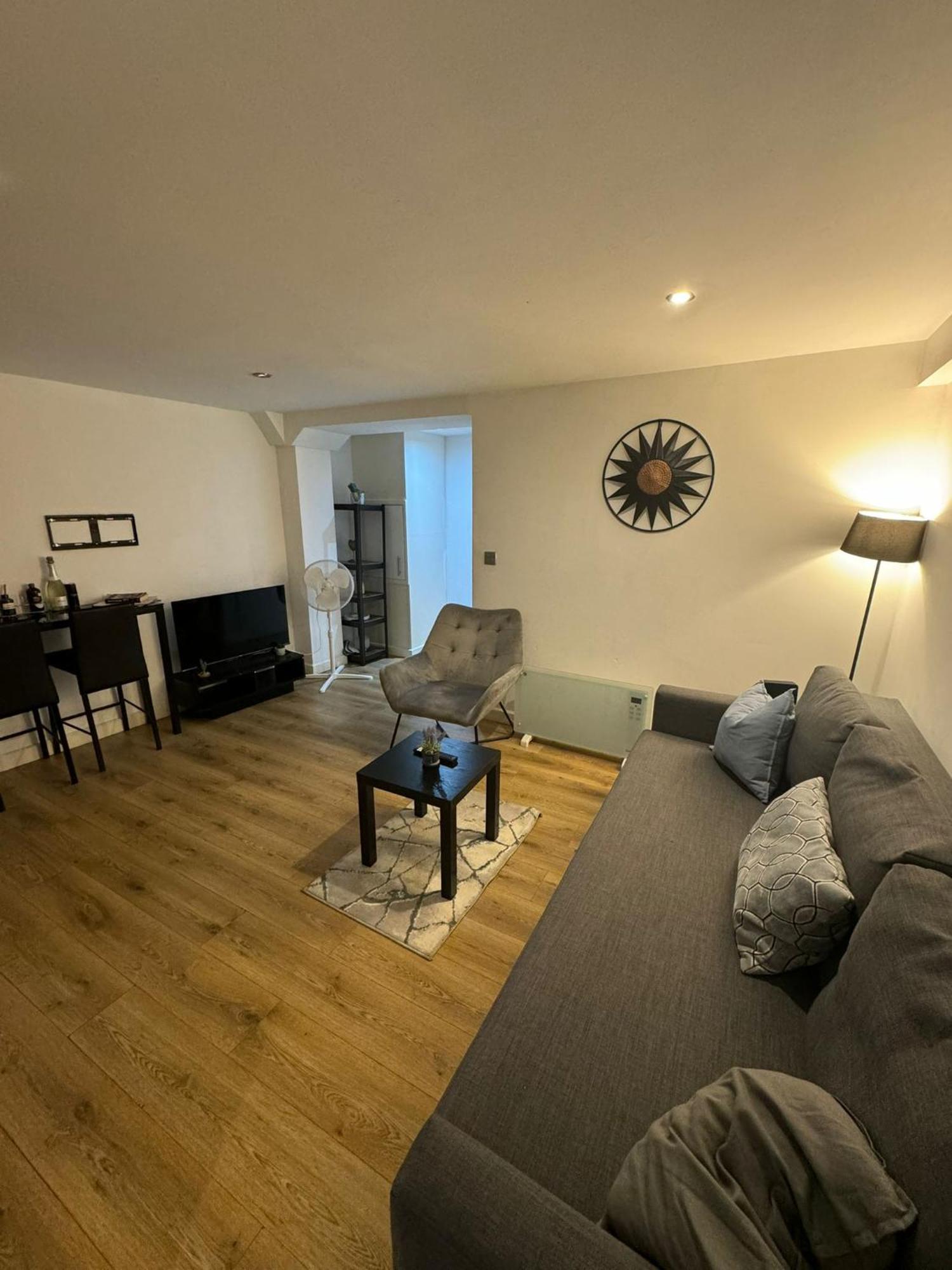 Cozy Two Bedroom Sleeps 6 Near Camden Market Hw10 Apartment *
