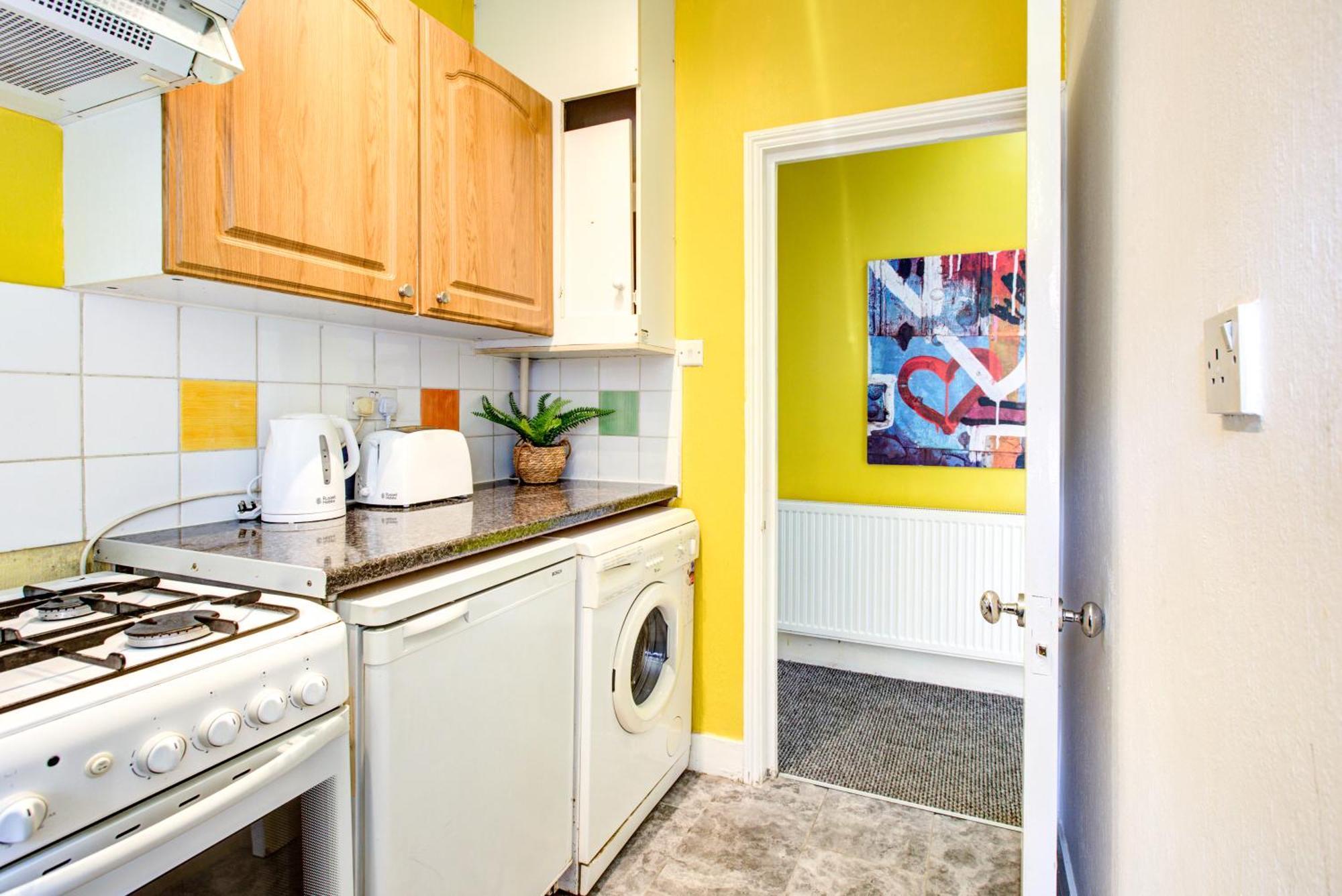 Apartment 1 Bedroom & Livingroom Oxford Street In Central