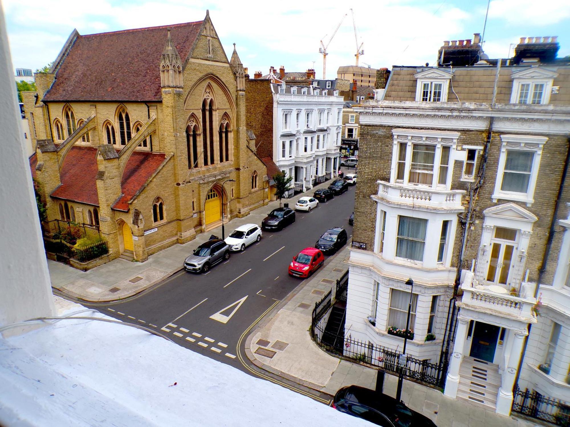 West Kensington - Santorini Apartment London