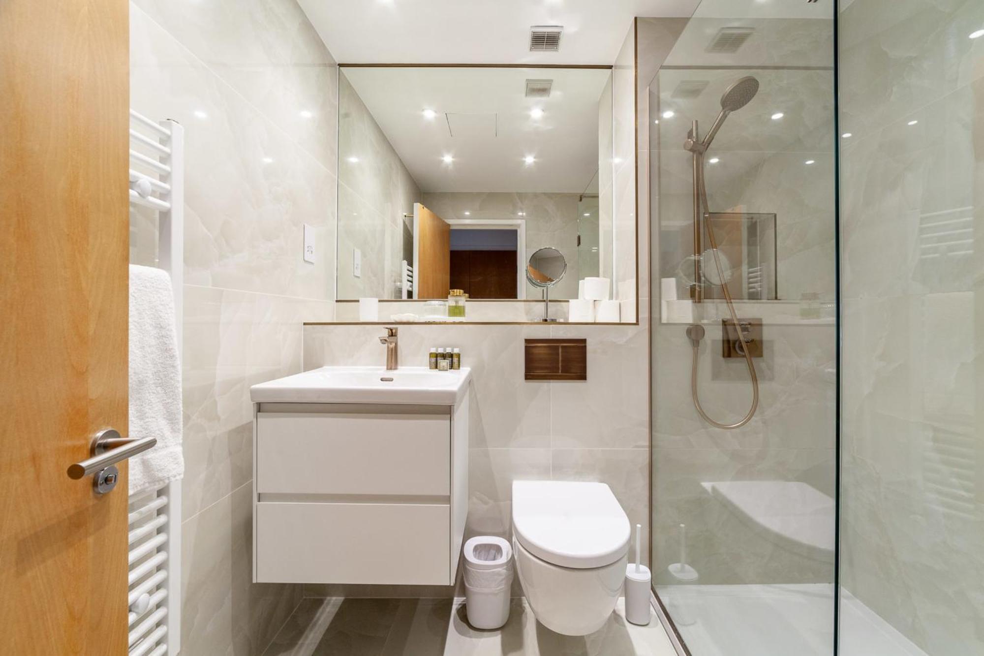 A Stylish Newly Refurbished Flat With Access Apartment