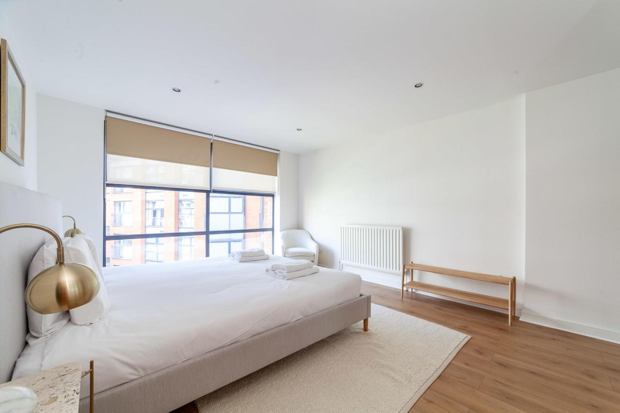 Apartment A Stylish Newly Refurbished Flat With Access *