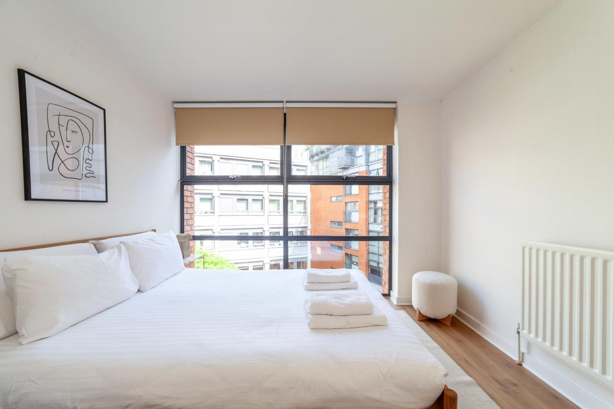 A Stylish Newly Refurbished Flat With Access *