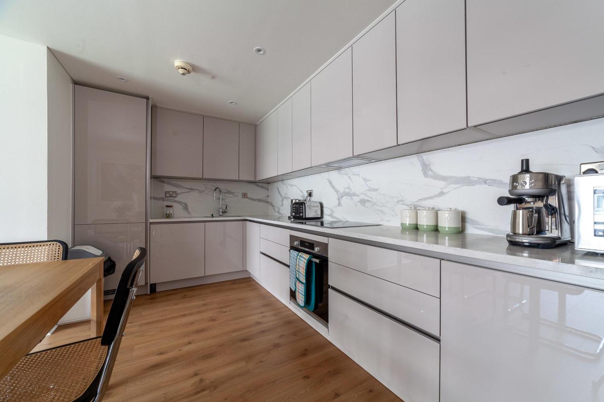 A Stylish Newly Refurbished Flat With Access London