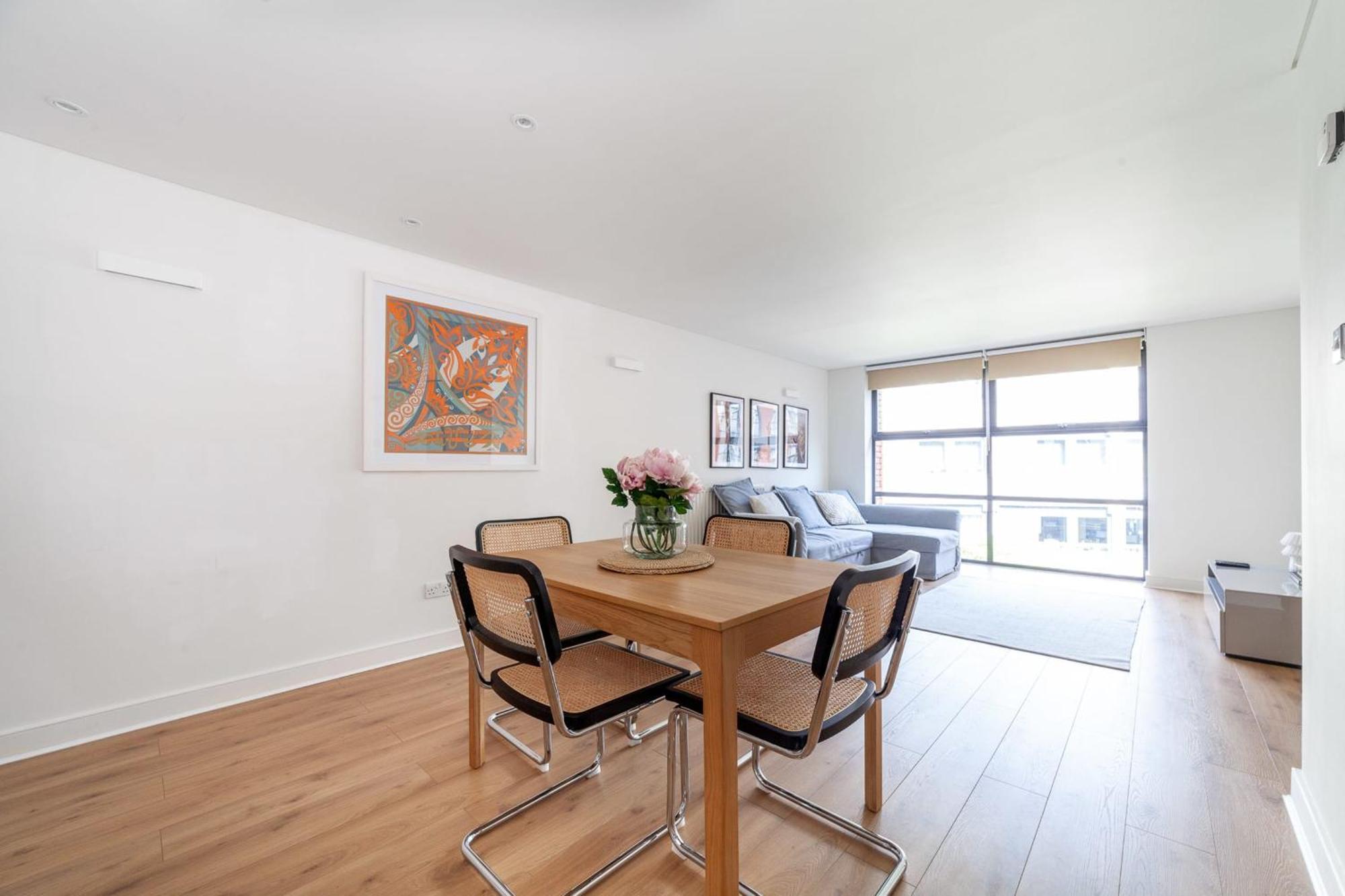 Apartment A Stylish Newly Refurbished Flat With Access