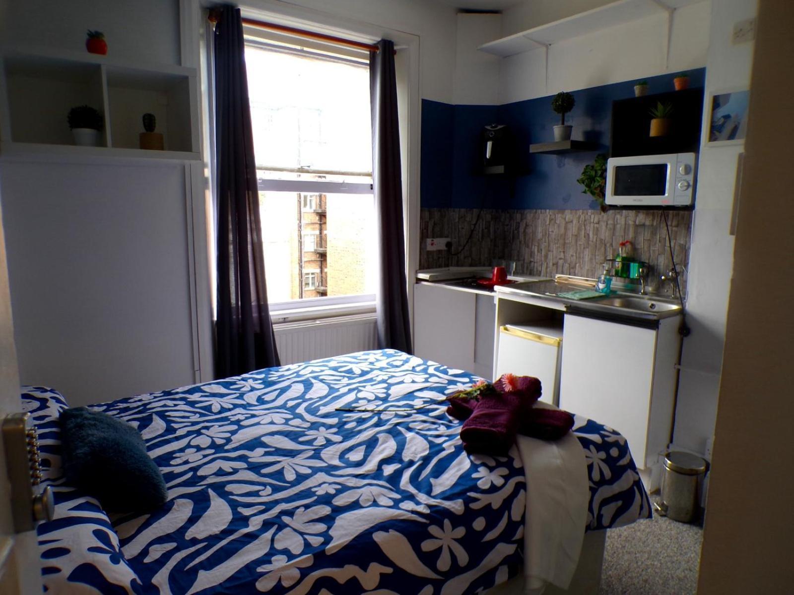 West Kensington - Blue Apartment London