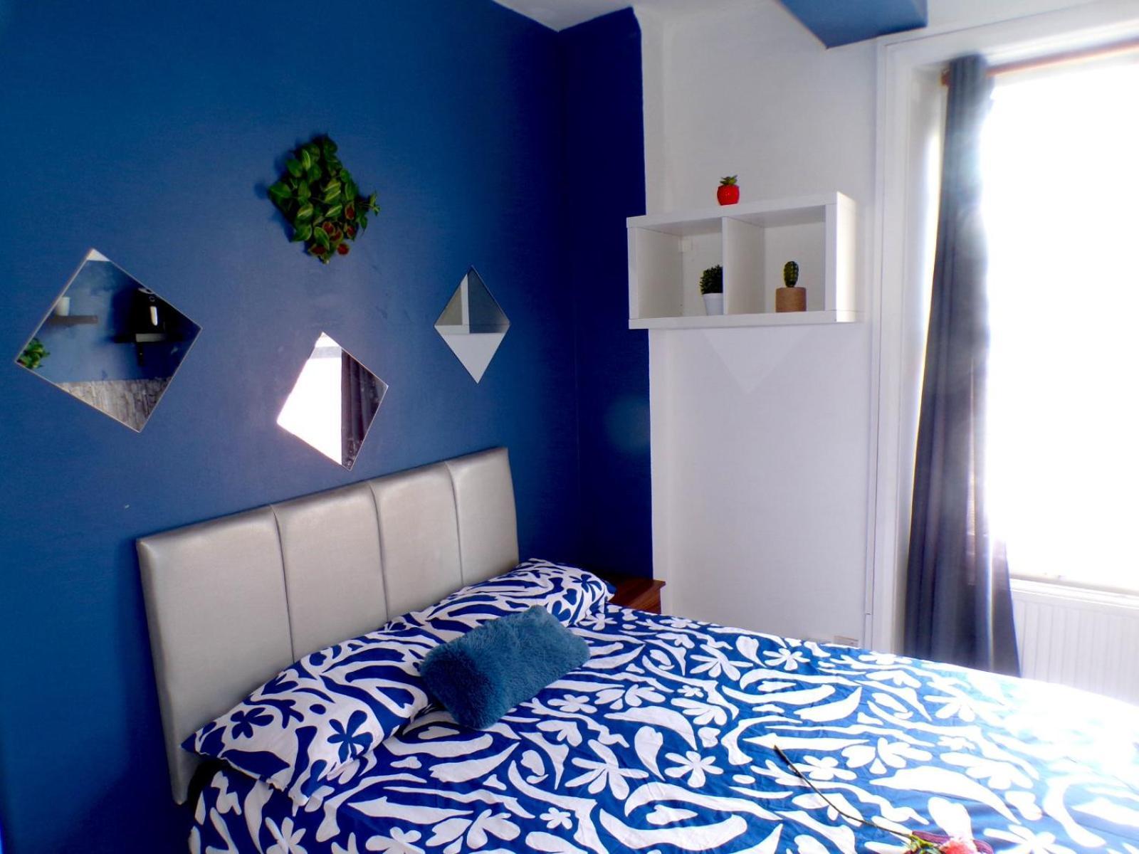 West Kensington - Blue Apartment
