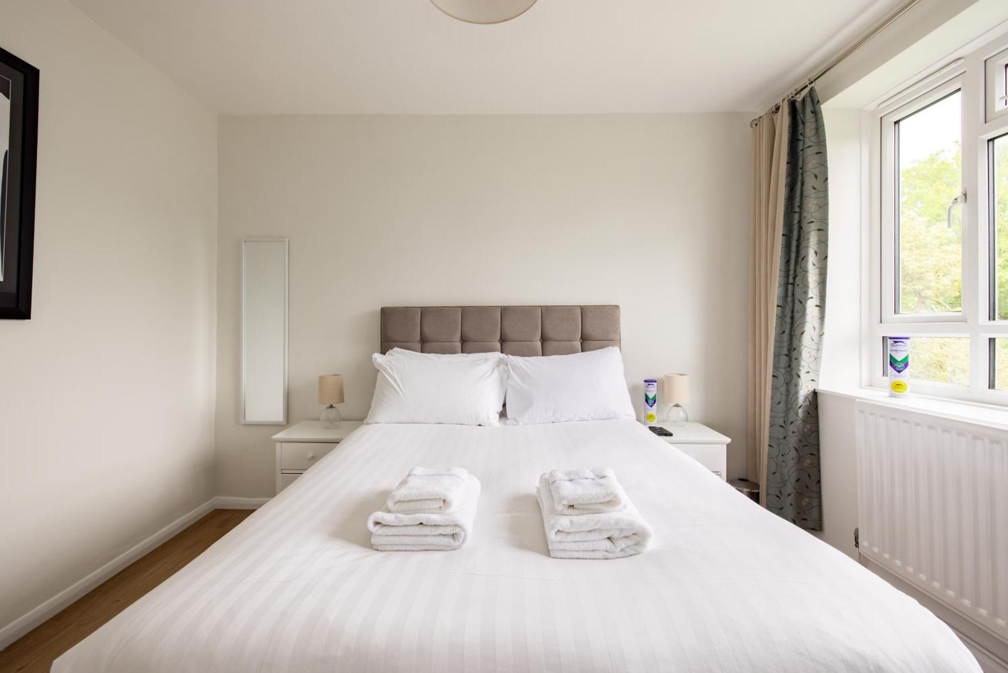 Penthousestays Wimbledon - Chic 2 Bedroom King Bed With Balcony - 2 Mins From Wimbledon Tennis Club And Museum - Aeltc Apartment *