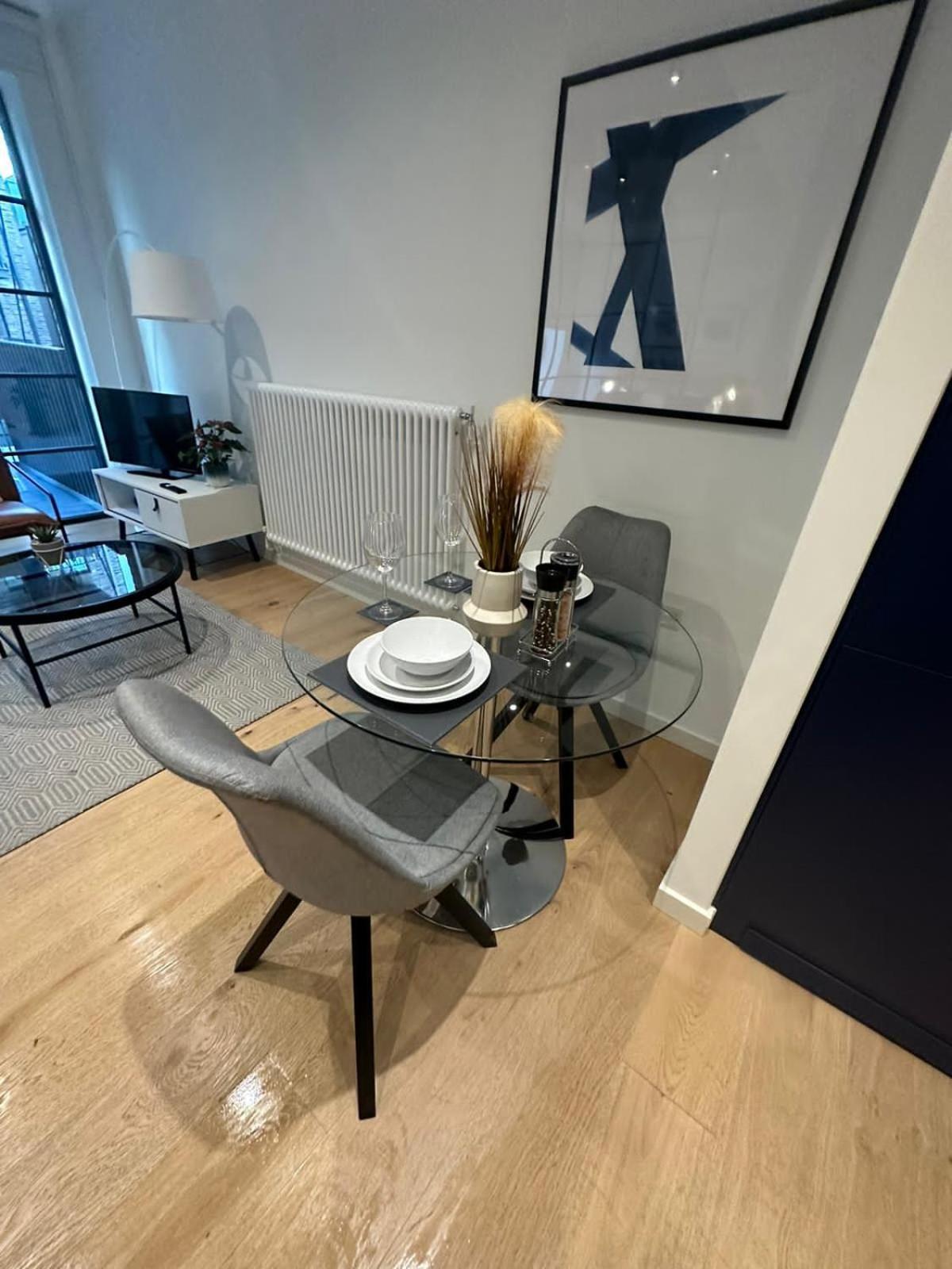 Luxury Apartment-business-relocation-canary Wharf * London