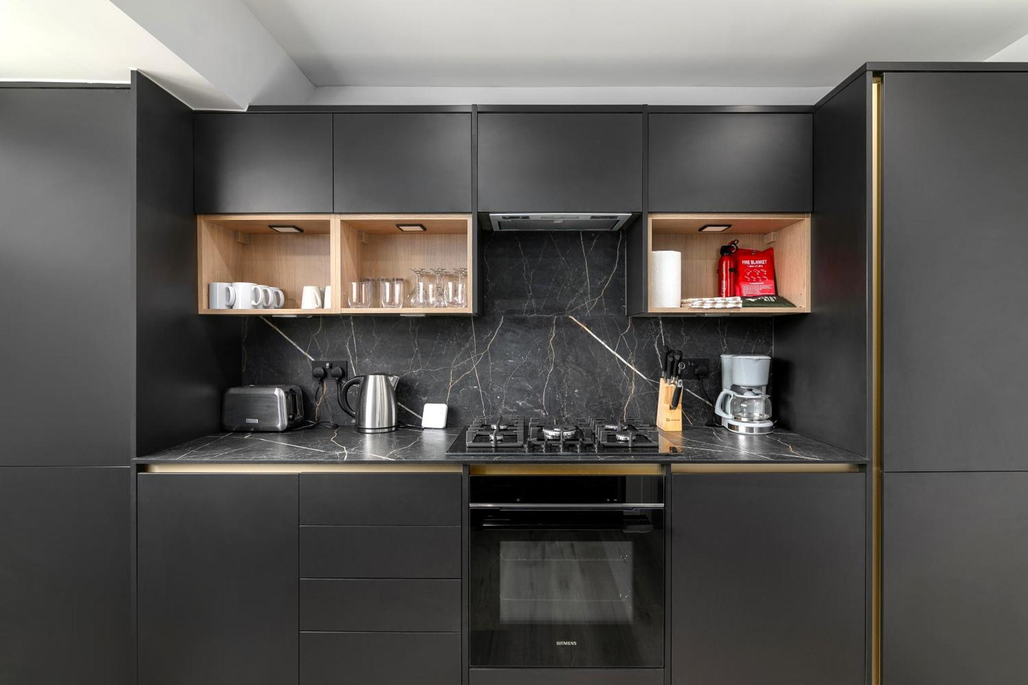 Hyde Park, Marylebone, 3 Bedroom Apartment *