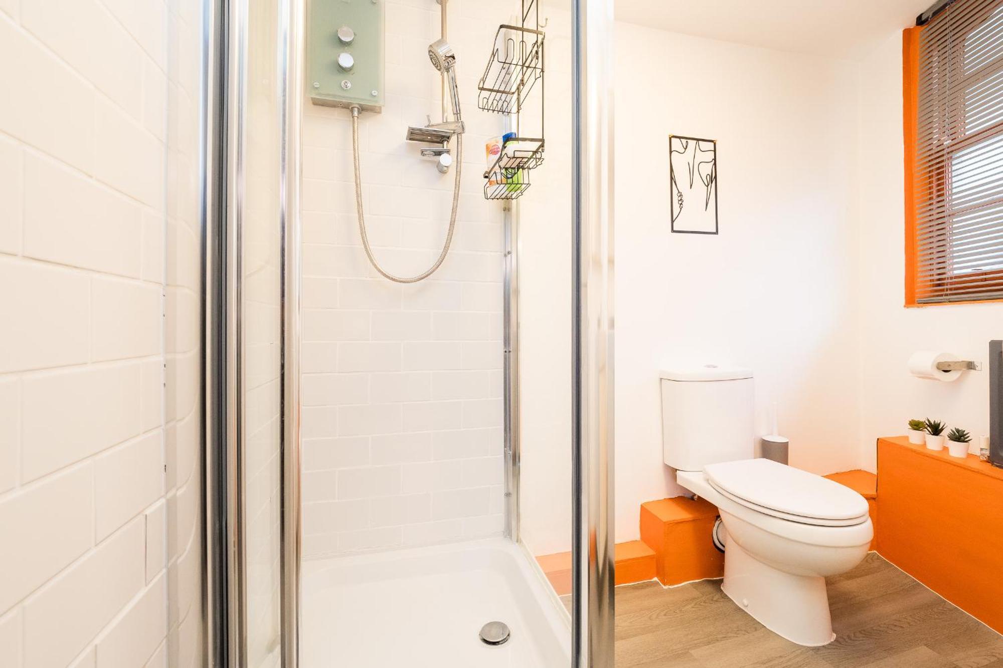Ferienhaus Spacious 6 Ensuite Bedroom House In