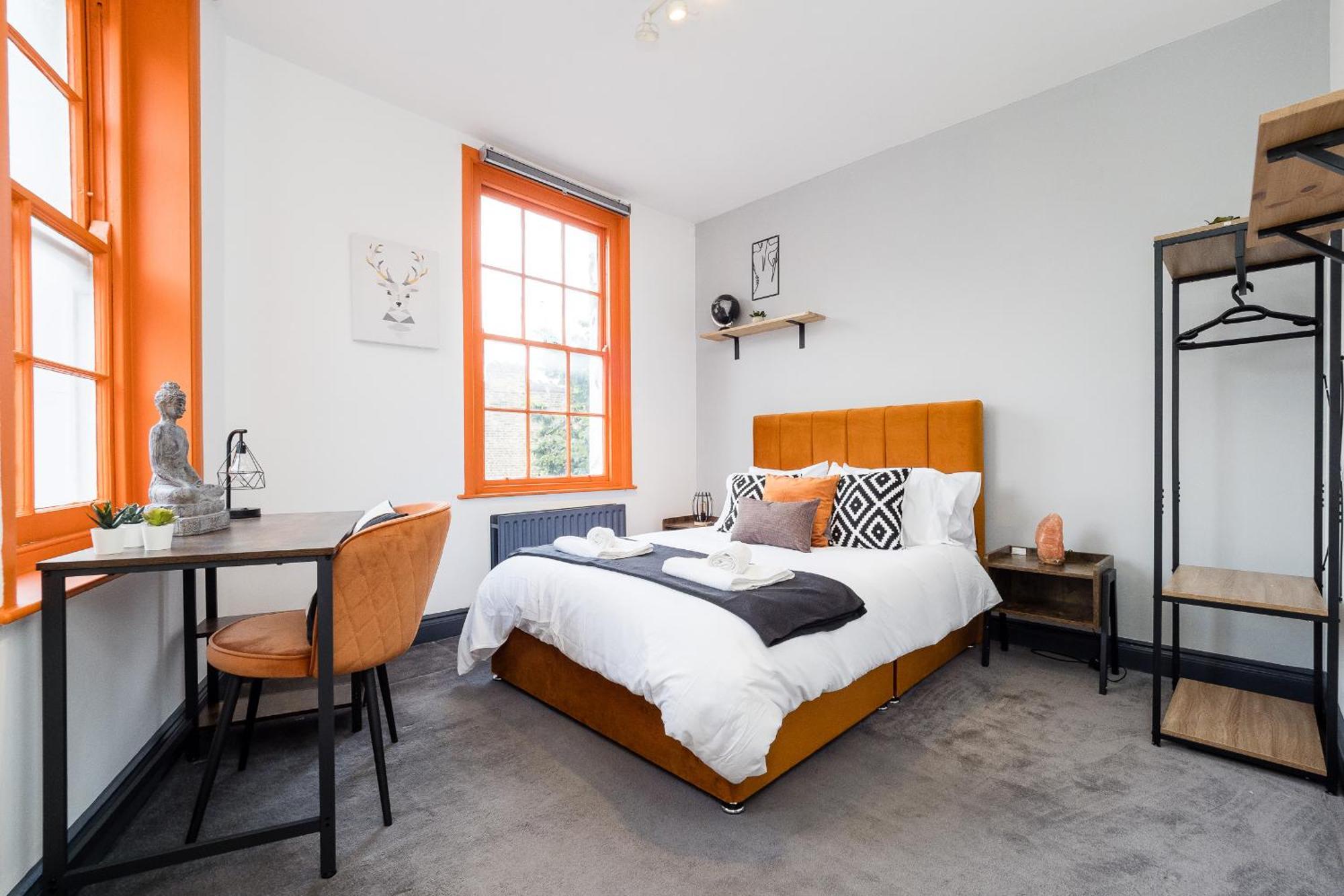 Spacious 6 Ensuite Bedroom House In Ferienhaus