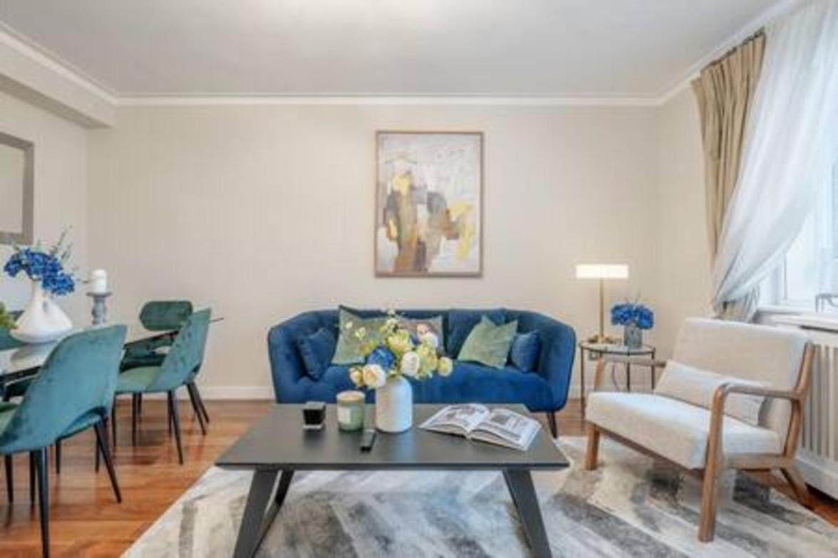 Location - Spacious 2bed In Front Of Hyde Park Apartment