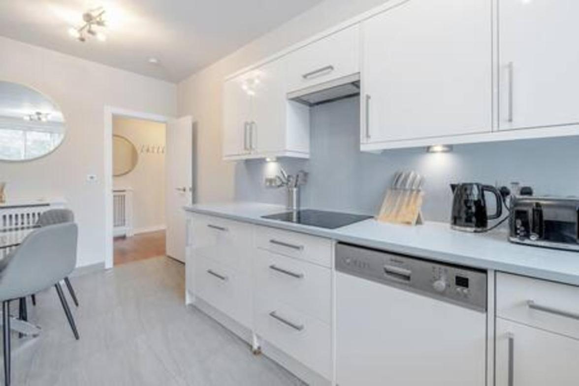 Apartment Location - Spacious 2bed In Front Of Hyde Park *