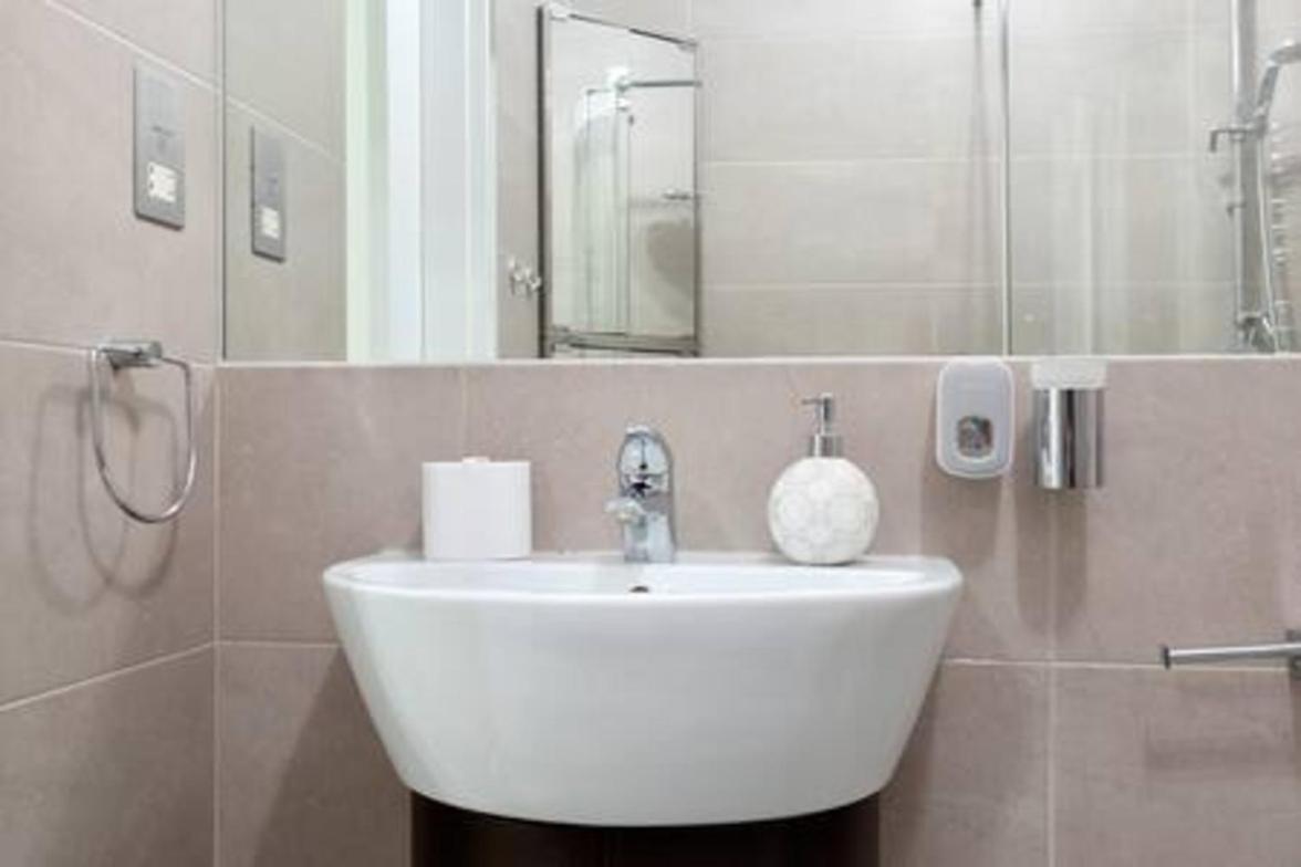 Apartment Location - Spacious 2bed In Front Of Hyde Park London