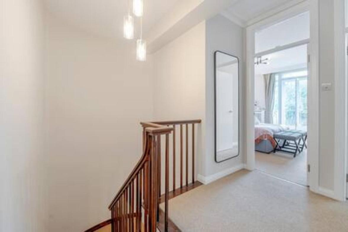 Location - Spacious 2bed In Front Of Hyde Park *