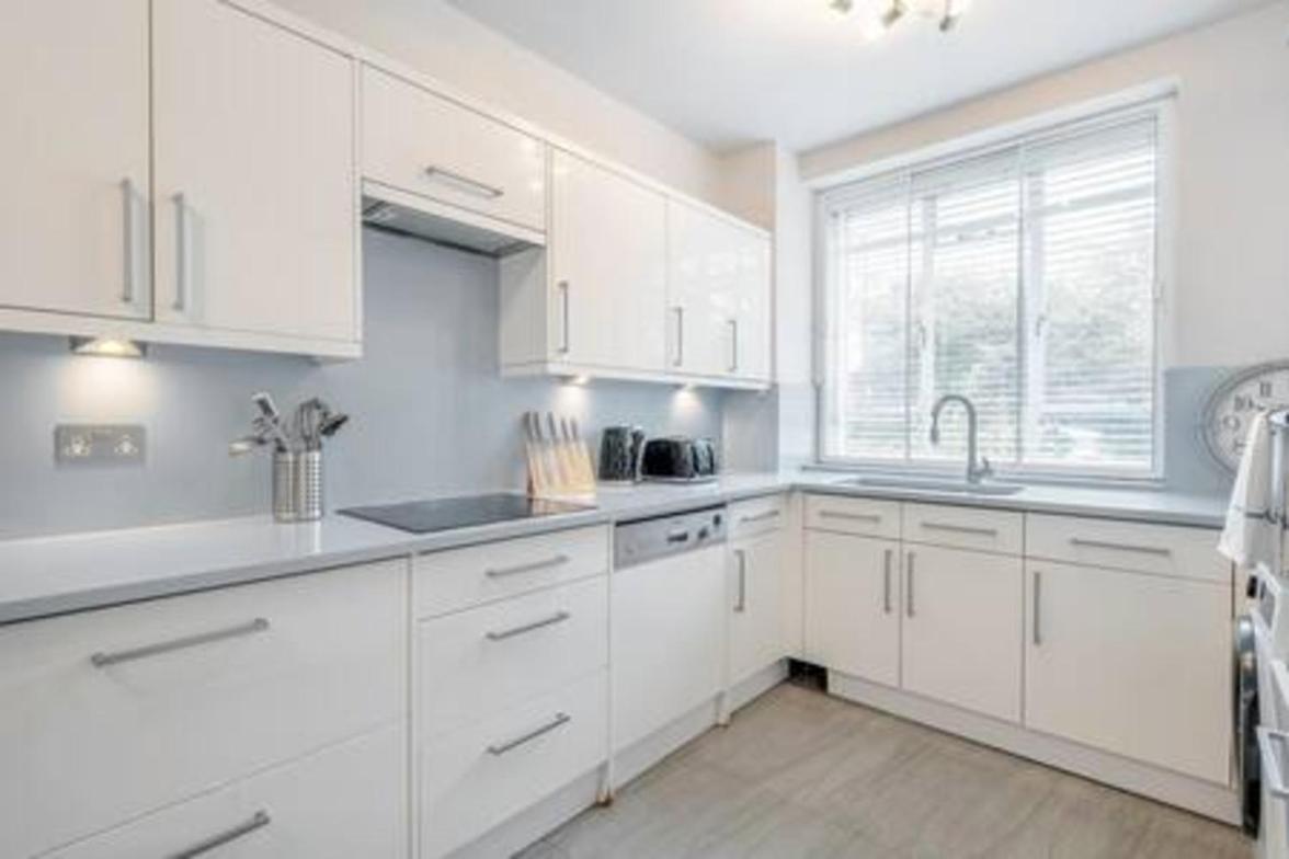 Location - Spacious 2bed In Front Of Hyde Park