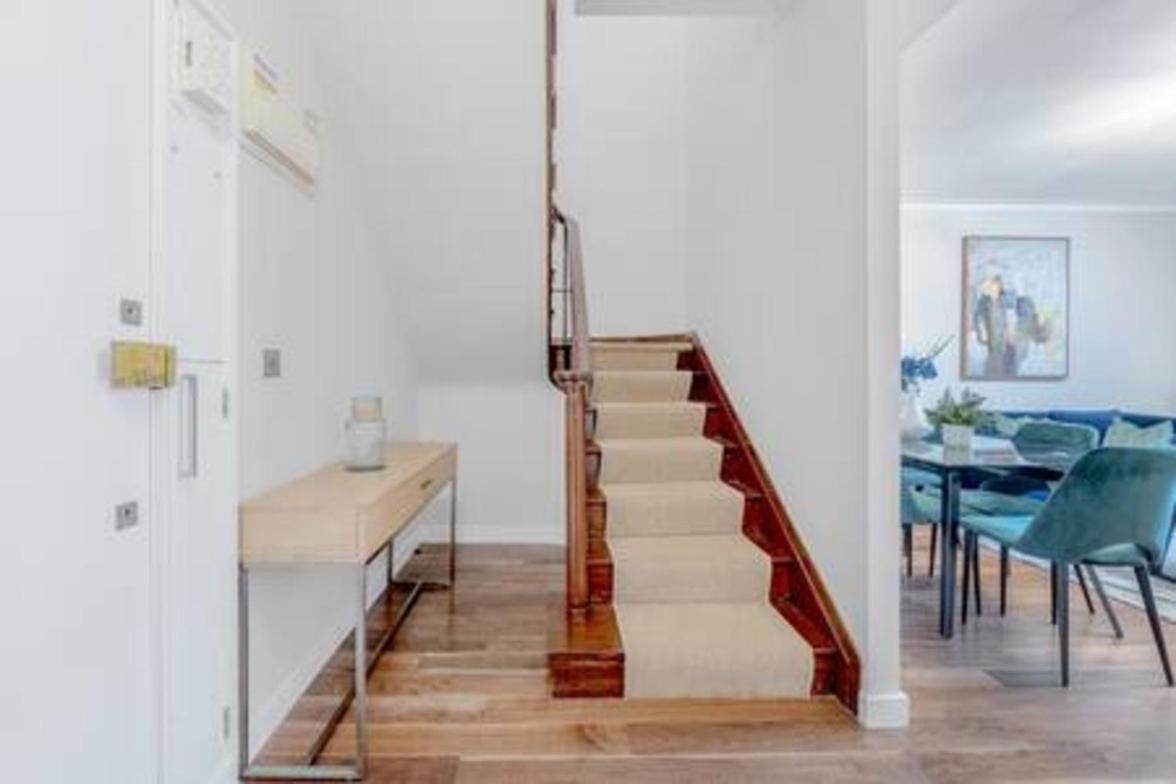Location - Spacious 2bed In Front Of Hyde Park Apartment London
