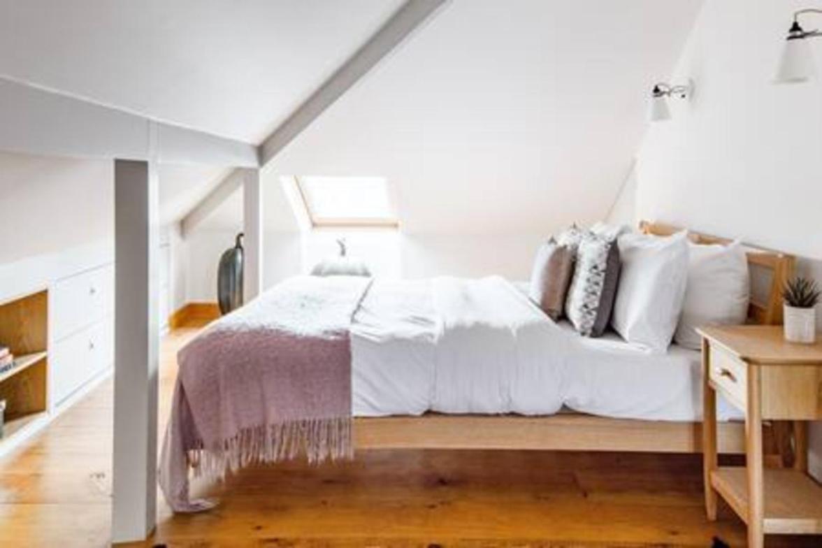 Experience In Amazing Reconverted Gin House *