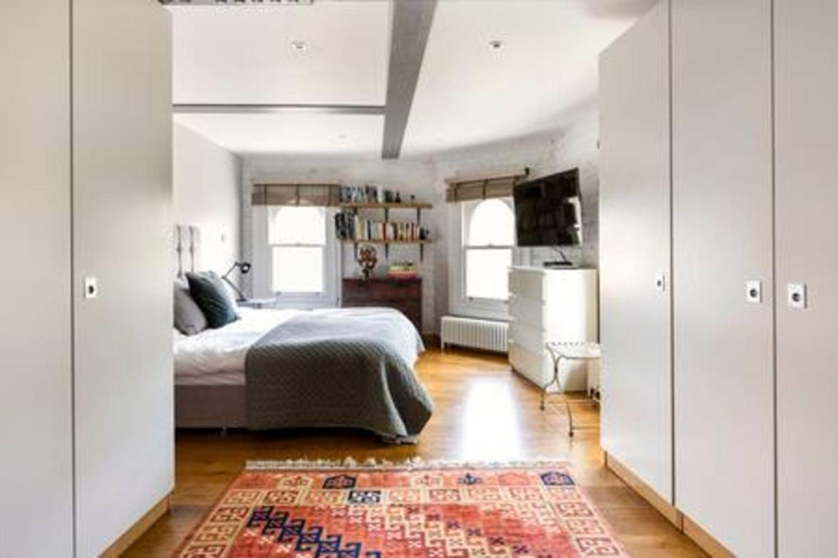 Experience In Amazing Reconverted Gin House Apartment *