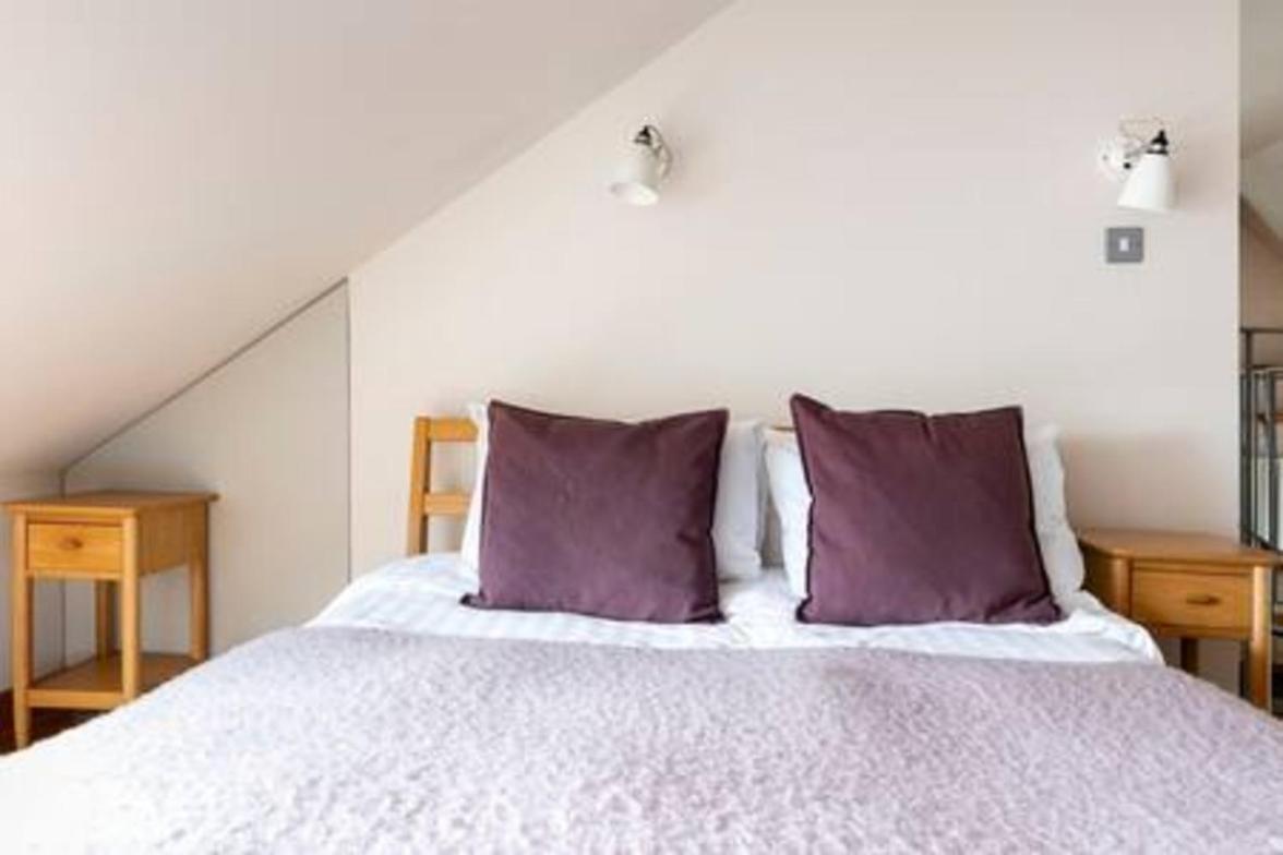 Experience In Amazing Reconverted Gin House Apartment London