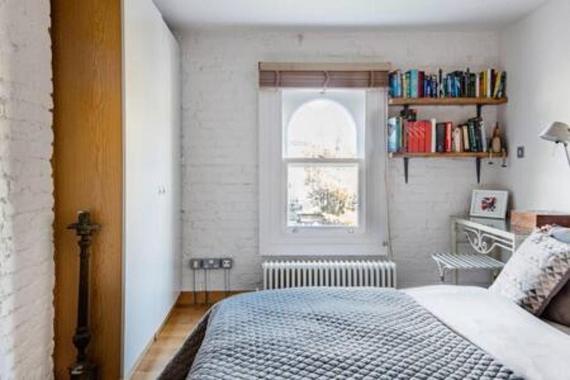 Experience In Amazing Reconverted Gin House Apartment London