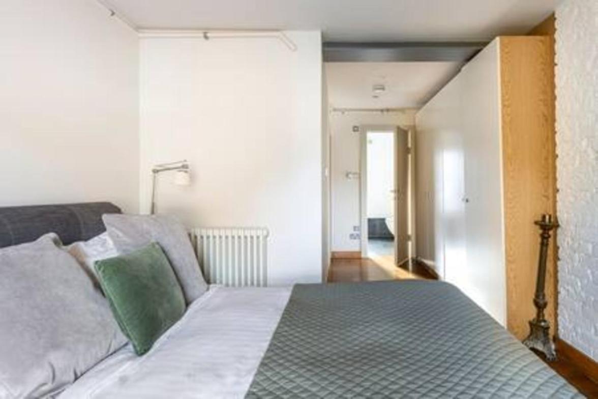 Experience In Amazing Reconverted Gin House *