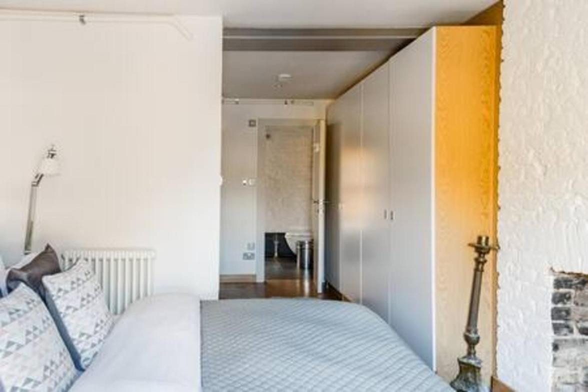 Experience In Amazing Reconverted Gin House Apartment London