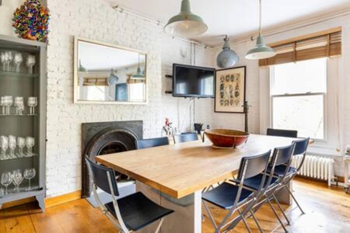 Experience In Amazing Reconverted Gin House Apartment London