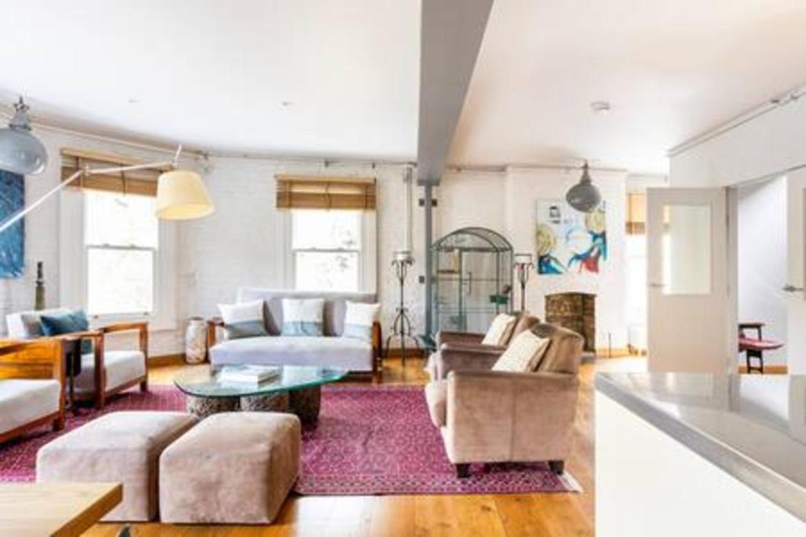 Experience In Amazing Reconverted Gin House * London
