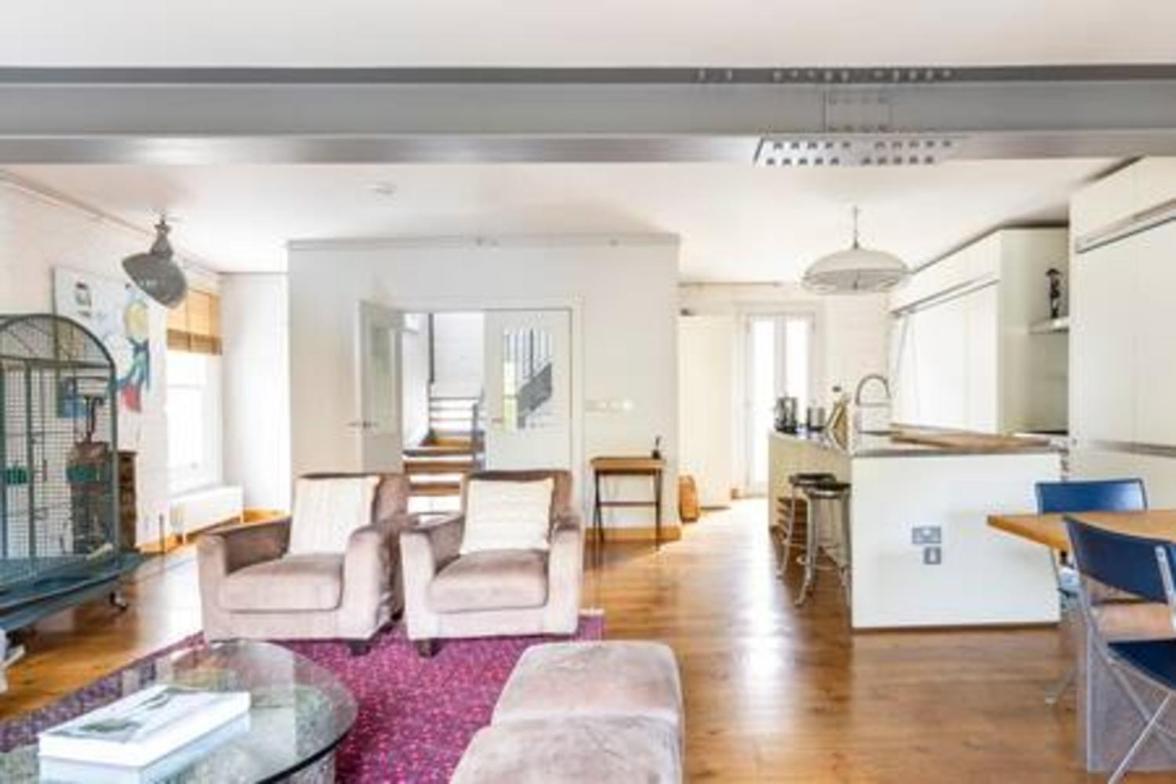 Apartment Experience In Amazing Reconverted Gin House London