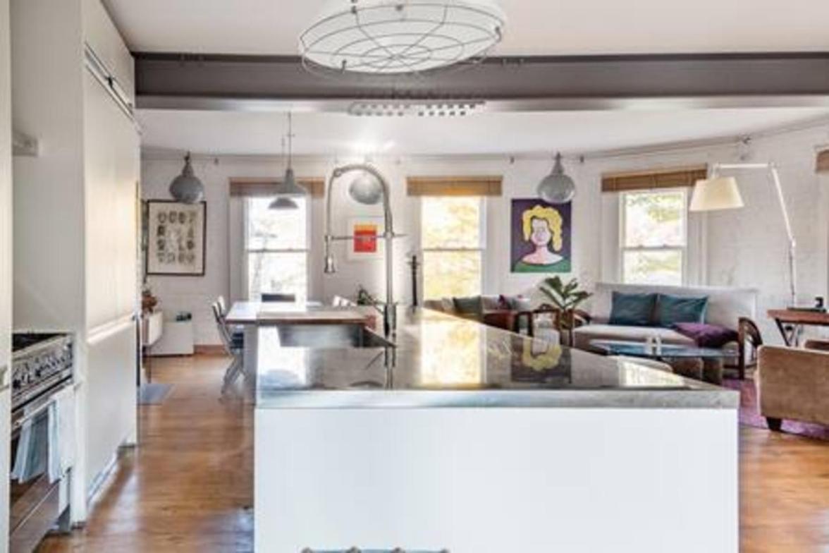 Experience In Amazing Reconverted Gin House * London